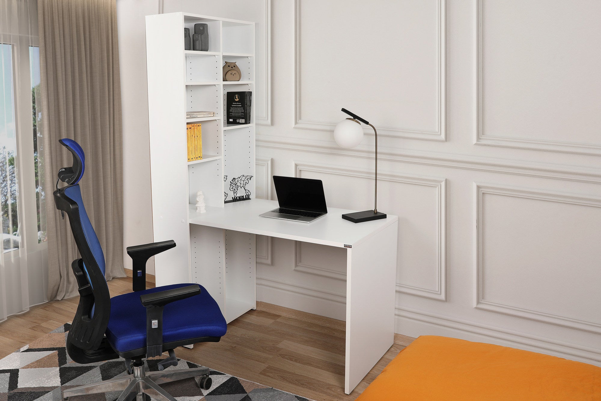 Secretária de Estudo com Estante Integrada - Cor Latte e Branco, 121cm de Largura com Múltiplas Prateleiras para Fixação na Parede