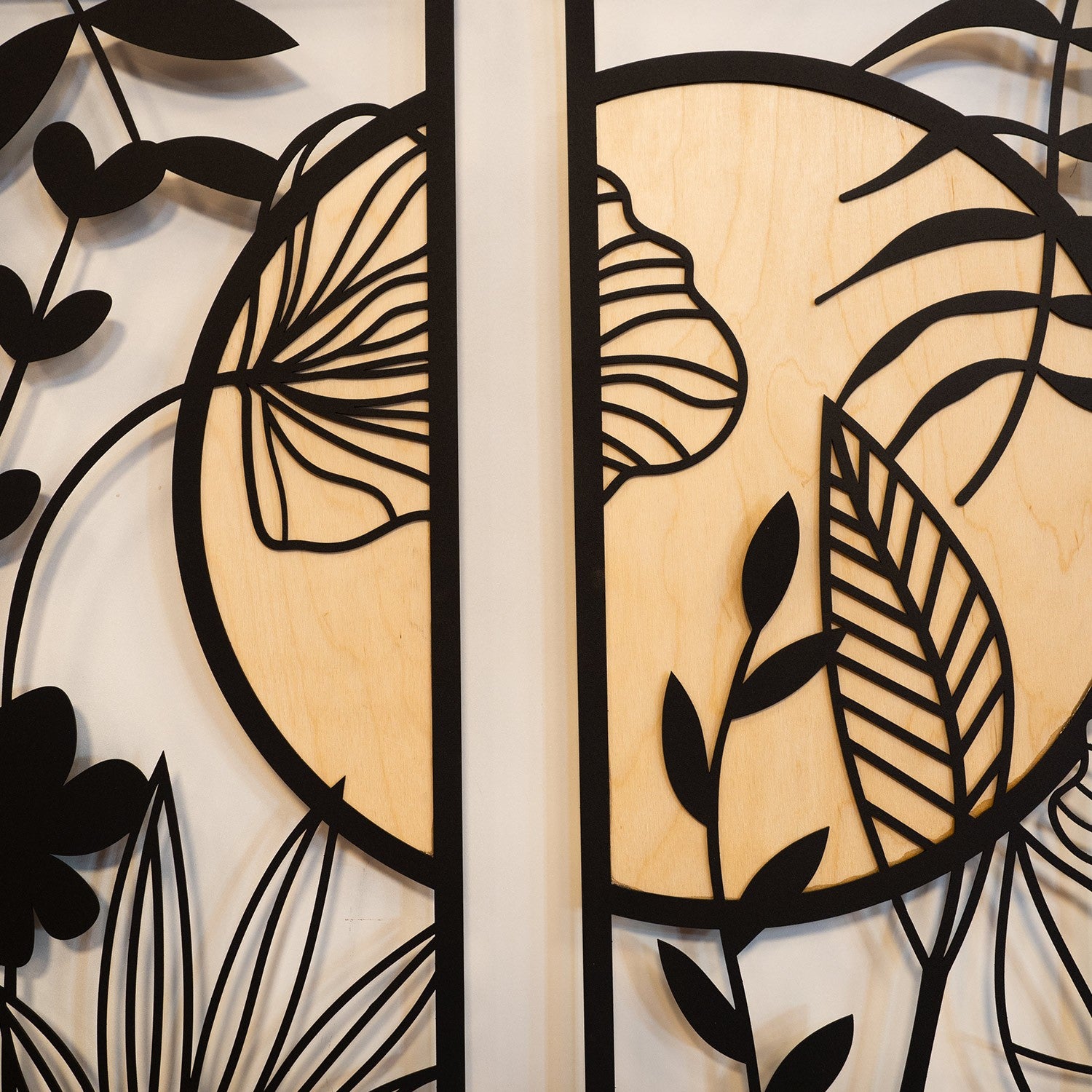 Acessório Decorativo de Parede em Metal Ginkgo Wood, 100% Aço (1,2 mm), Preto/Bege, 29x68 cm – APT601MS