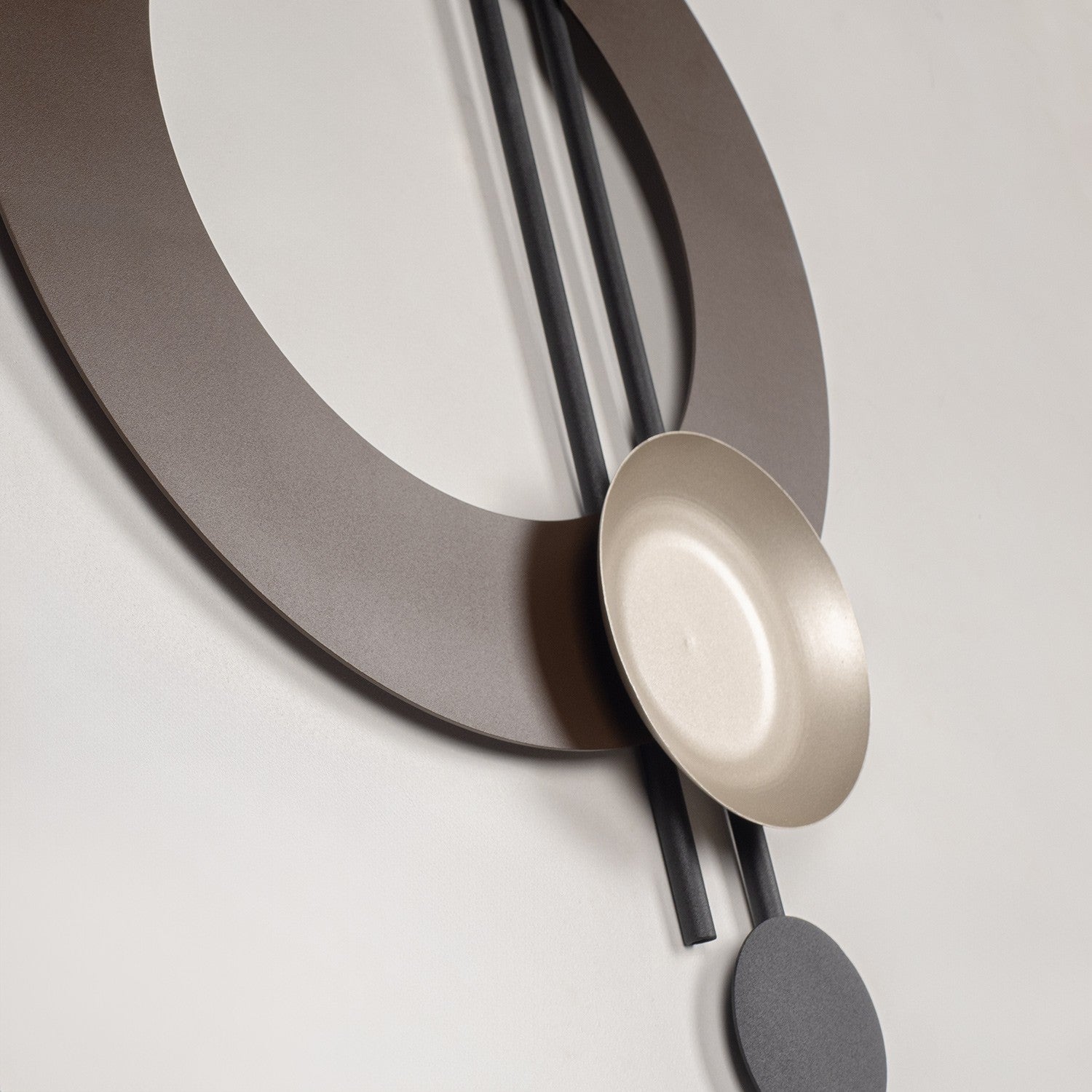 Timeless Glow - APT808 | Acessório Decorativo de Parede em Aço Multicolorido, 70 x 81 cm