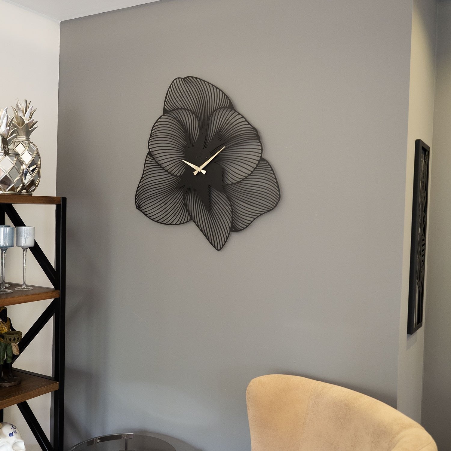 Relógio de parede elegante em metal preto decorativo, 49 x 49 cm | 100% aço, 1,5 mm de espessura | Mecanismo silencioso para espaços de convivência tranquilos, elegantes e funcionais