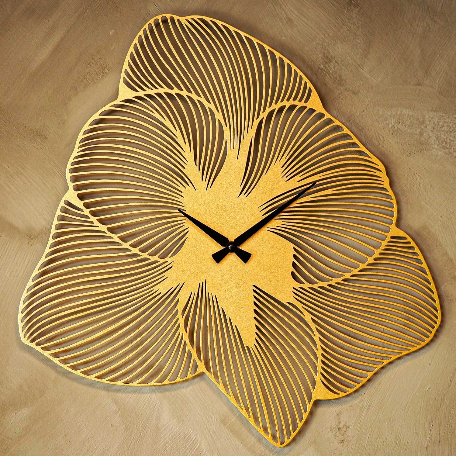 Relógio de Parede em Metal Azalea APS039 70 cm – Dourado, Aço 100% 1,5 mm, Mecanismo Silencioso