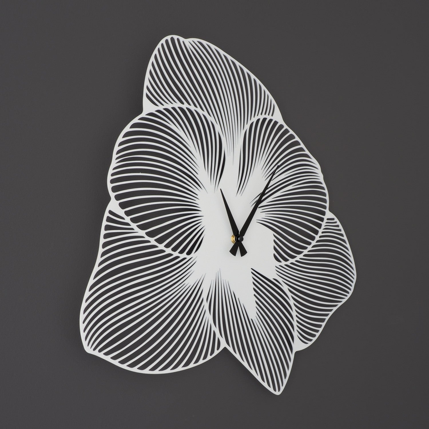 Relógio de Parede Decorativo Azalea em Metal – Branco, 49 x 49 cm