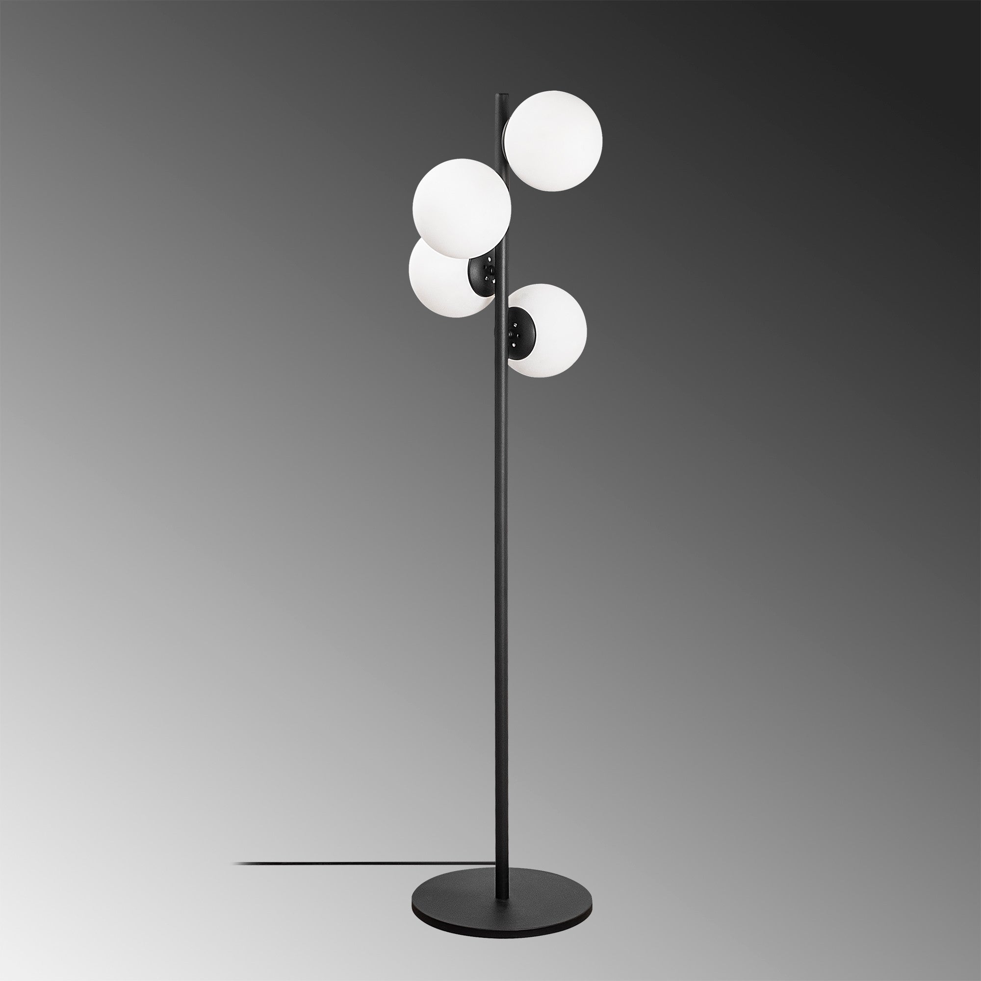 Candeeiro de Pé industrial escandinava, corpo de metal preto, altura de 130 cm, base de 32 x 32 cm, soquetes 4 x E27, cabo de 350 cm, iluminação elegante e funcional