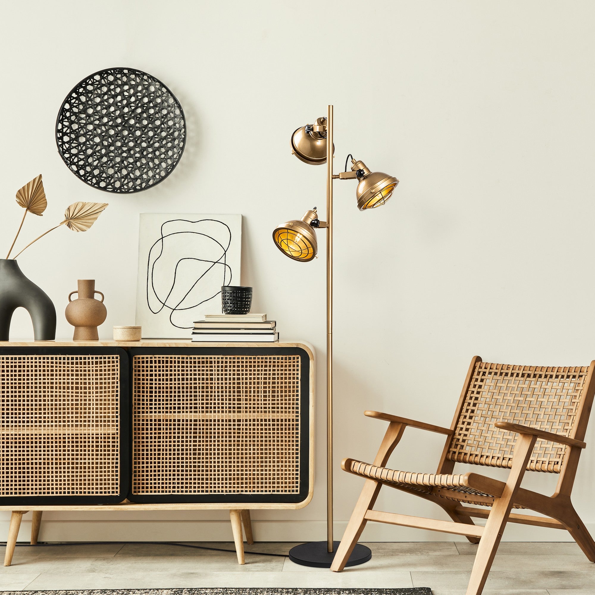 Candeeiro de Pé Elegante Dourada, Corpo em Metal, 37 x 37 x 162 cm | Base Ø30, Cabo de 250 cm, Interruptor Liga/Desliga | Iluminação Elegante para Decoração Moderna, IP20