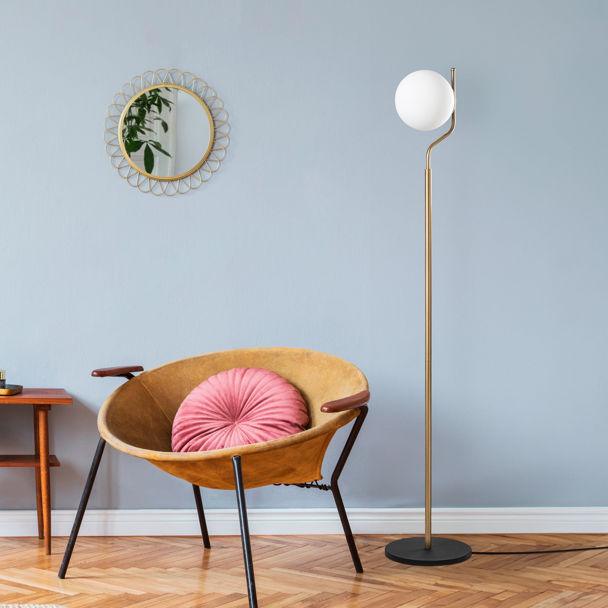 Candeeiro de Pé Elegante Dourada, Corpo de Metal, 30 x 30 x 168 cm | Base de Ø20 cm, Cabo de 250 cm, Interruptor Liga/Desliga | Iluminação Elegante para Decoração Moderna