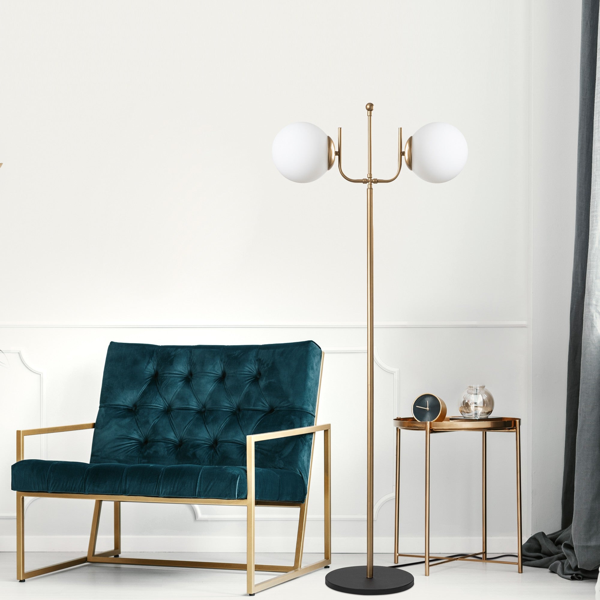 Candeeiro de Pé Elegante Dourada, Corpo em Metal, 62 x 30 x 162 cm | Base Ø30, Cabo de 250 cm, Interruptor Liga/Desliga | Iluminação Elegante para Decoração Moderna, IP20