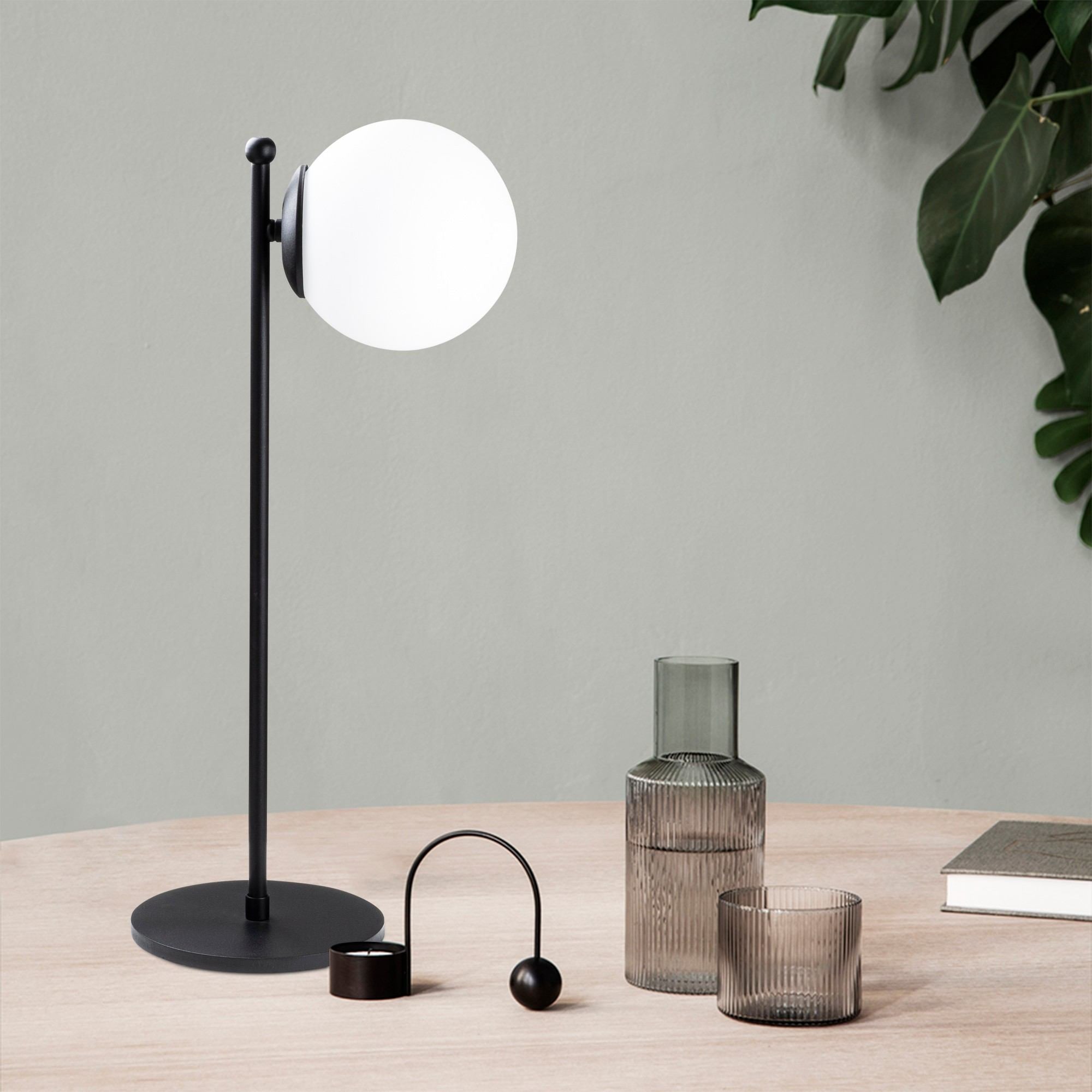 Candeeiro de Mesa Industrial Escandinava, Corpo em Metal Preto, 25 x 25 cm, Altura 56 cm, Soquete E27, Cabo de 150 cm | Iluminação Elegante para Espaços Modernos