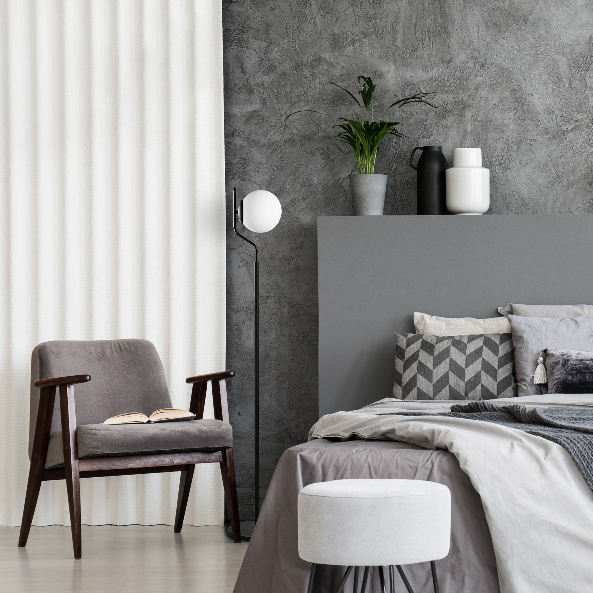 Candeeiro de Pé preta elegante, corpo de metal, 30 x 30 x 168 cm | Base Ø30, cabo de 250 cm, interruptor liga/desliga | Ideal para salas de estar e quartos modernos