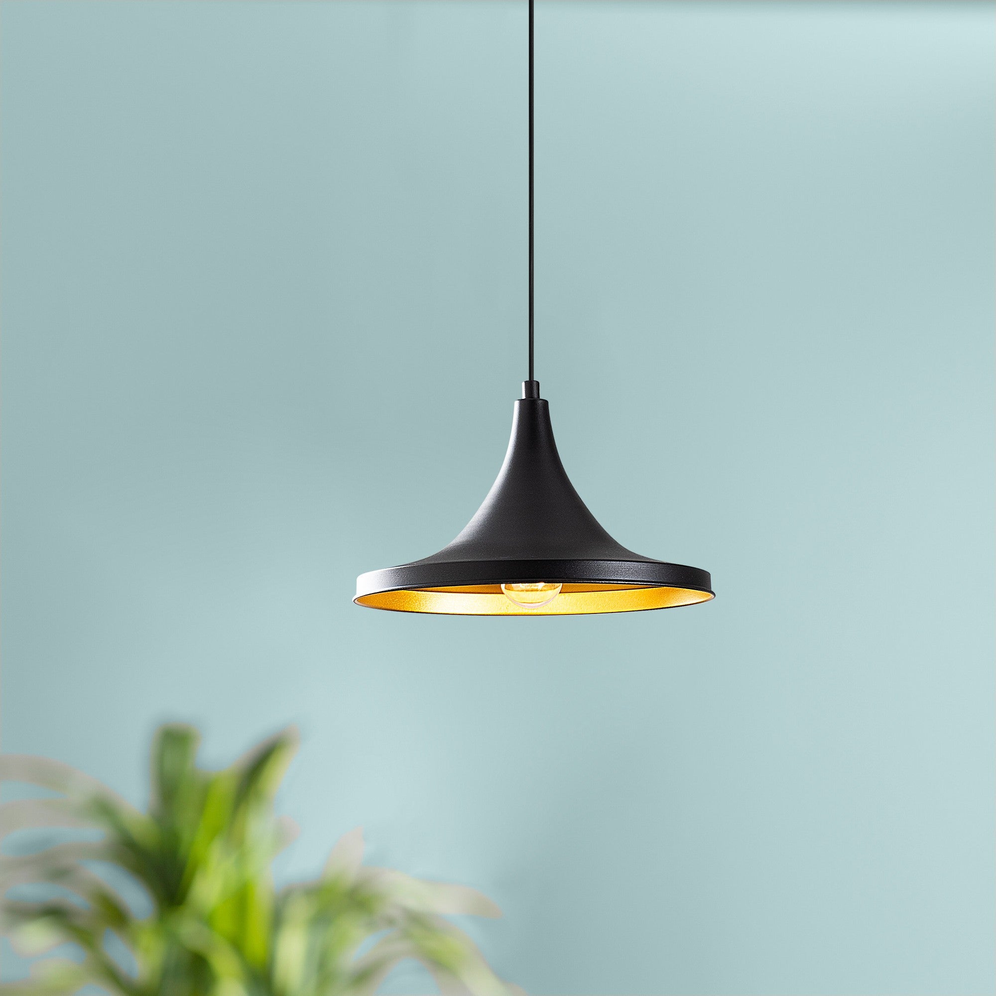 Candeeiro de Teto Industrial Escandinavo, Corpo em Metal Preto, 30 x 30 cm, Altura 113 cm, E27 máx. 40 W, Cabo de 90 cm | Iluminação Elegante para Espaços Modernos