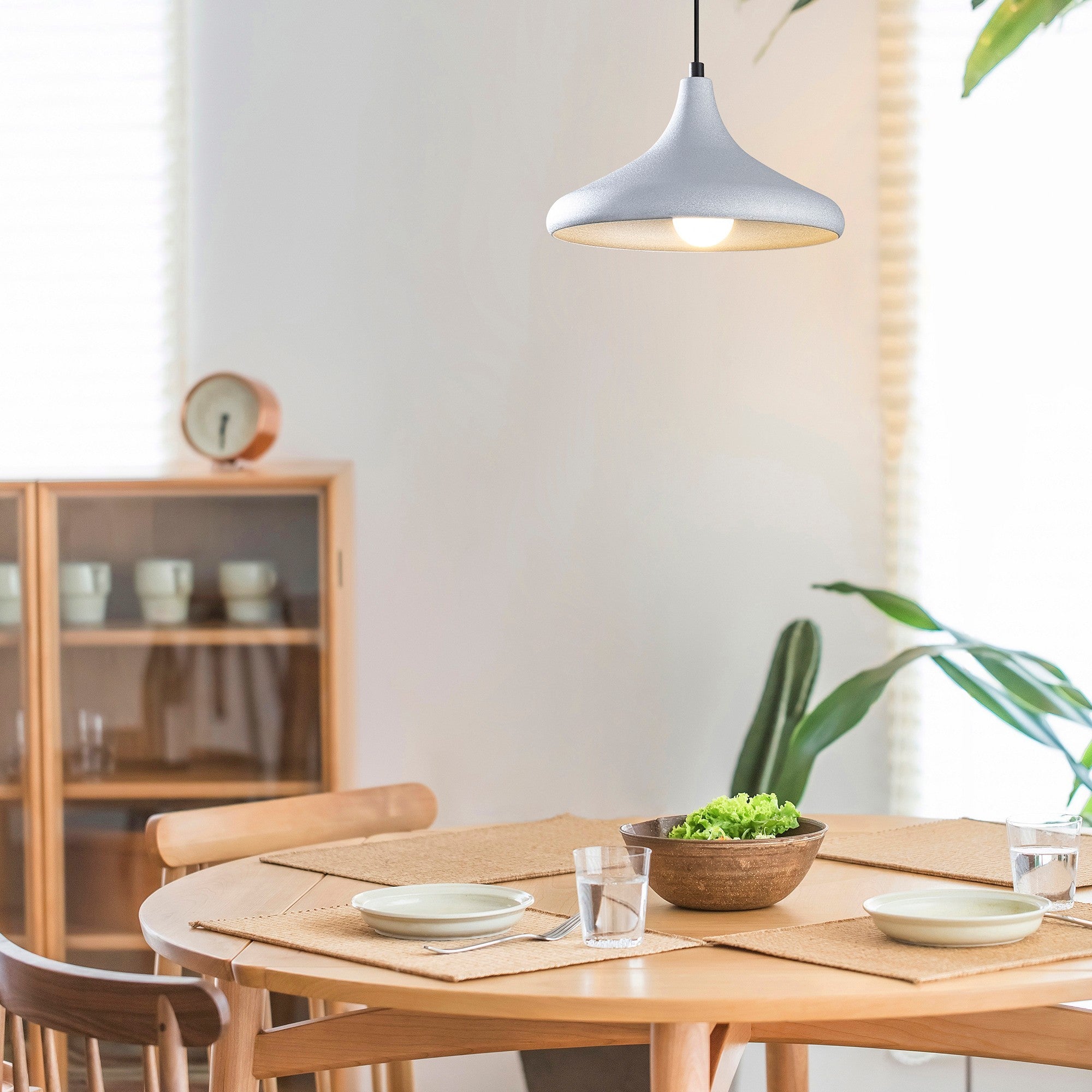 Candeeiro de Teto Escandinavo, Corpo em Metal Prateado, 30 x 30 cm, Altura 113 cm, E27 Máx. 40 W, Cabo de 90 cm | Iluminação Elegante para Espaços Modernos