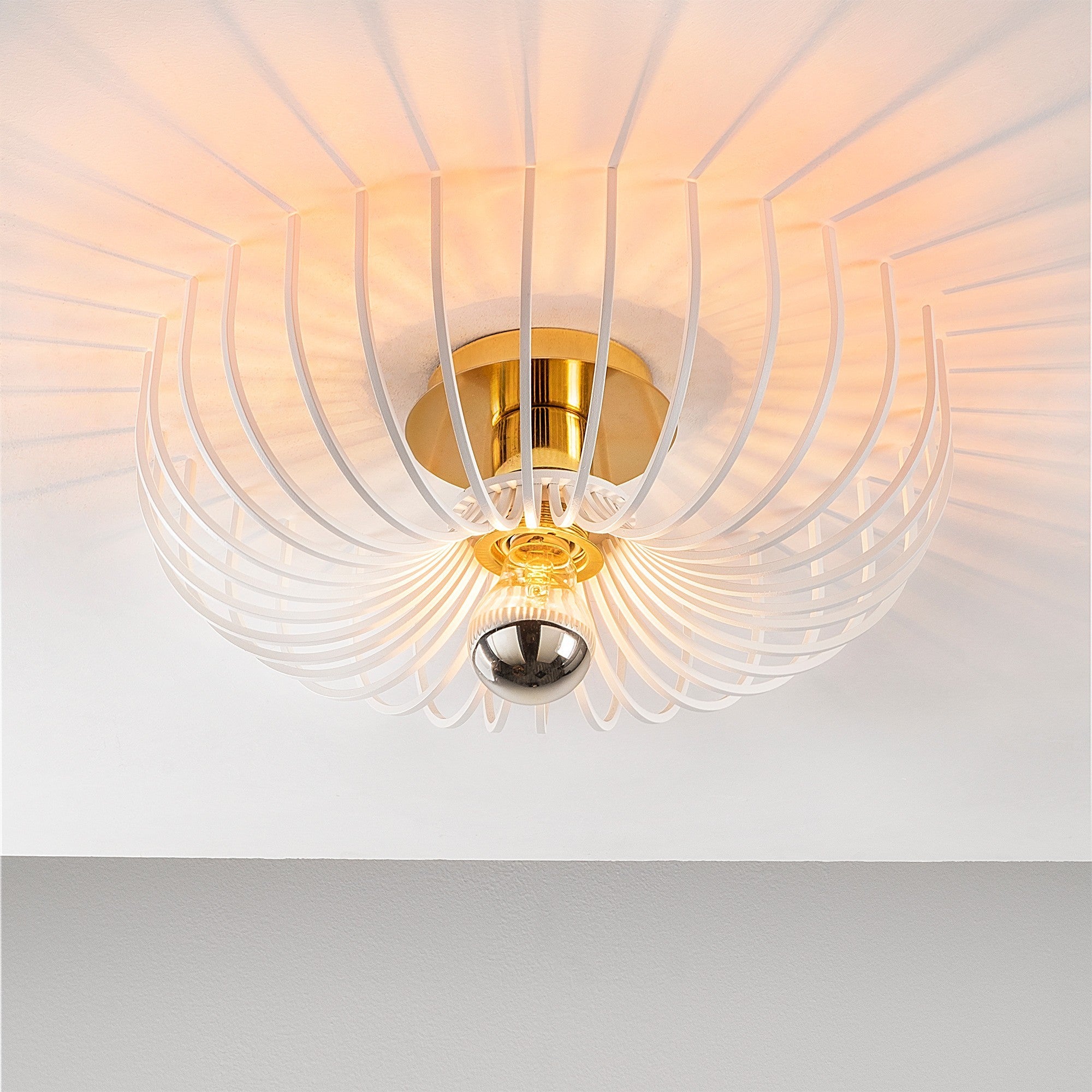 Candeeiro de Teto branco moderno, 36 cm de diâmetro, corpo de metal, soquete E27, design elegante para casa e escritório, classificação IP20, iluminação elegante e funcional