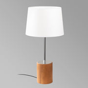 Candeeiro de Mesa Estilo Escandinavo, Corpo de Metal com Base de Madeira, 28 cm de Diâmetro, 57 cm de Altura, Soquete E27, Acabamento Prateado | Iluminação Elegante e Funcional para Espaços Modernos