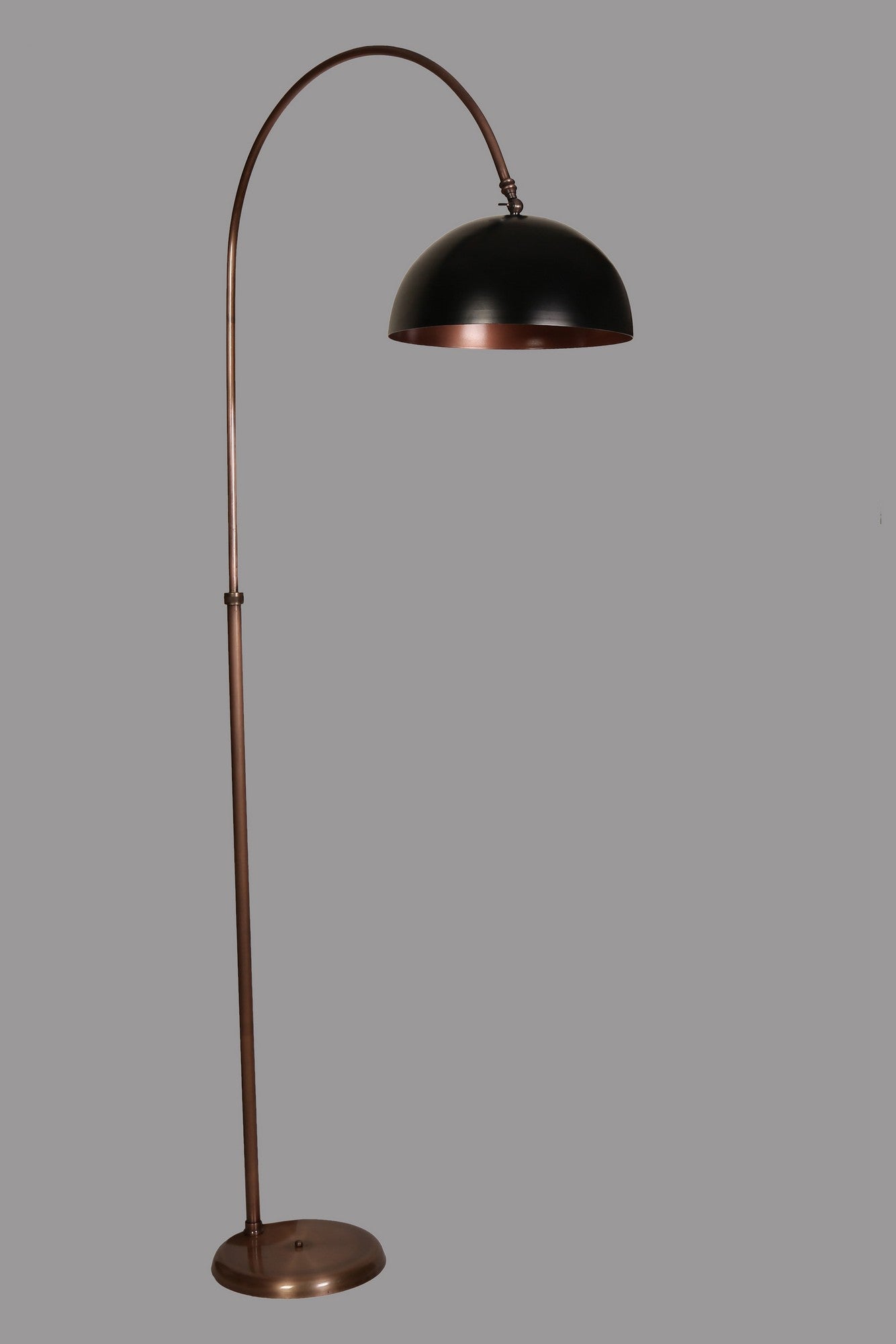 Candeeiro de Pé – 200 cm – Preto e Cromado – Metal