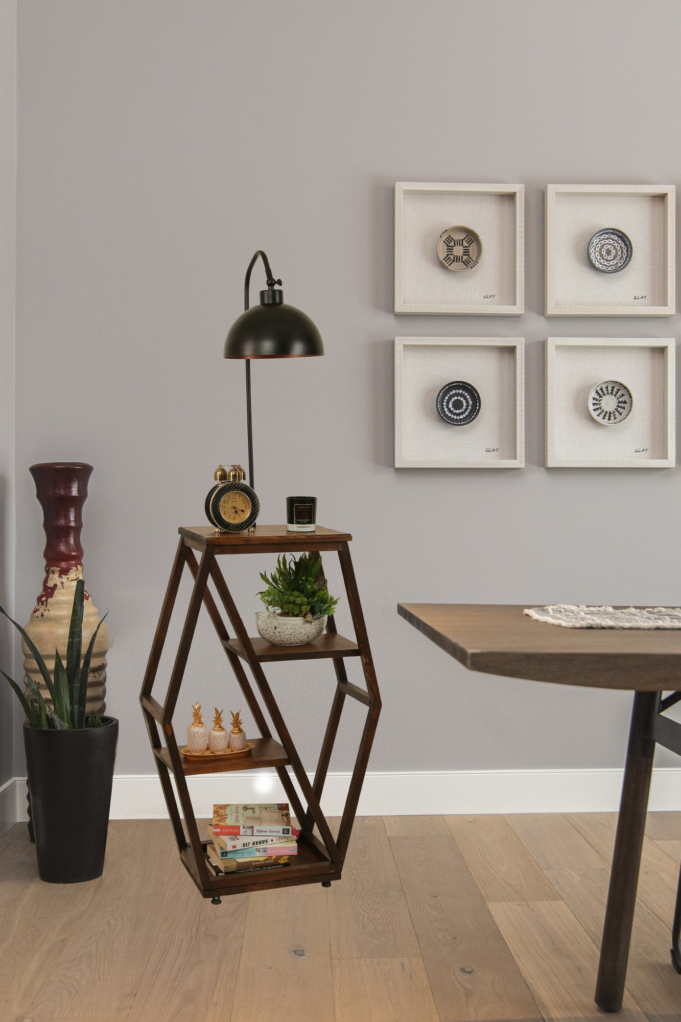 Candeeiro de Pé – 165 cm – Preto – Metal e Madeira de Fir