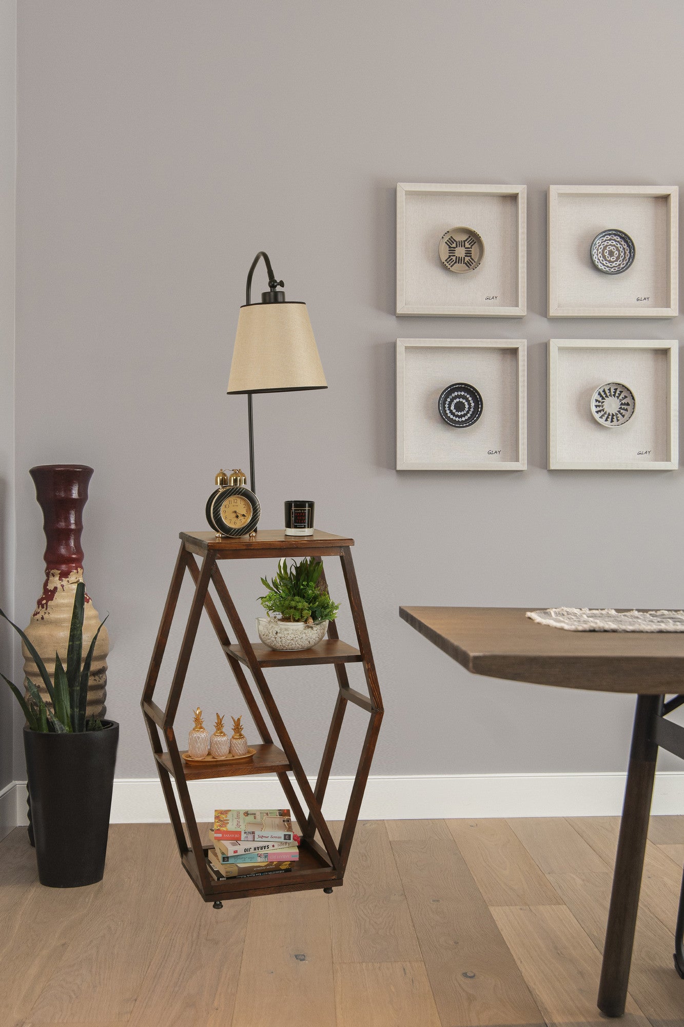 Candeeiro de Pé – 165 cm – Bege e Preto – Metal e Madeira