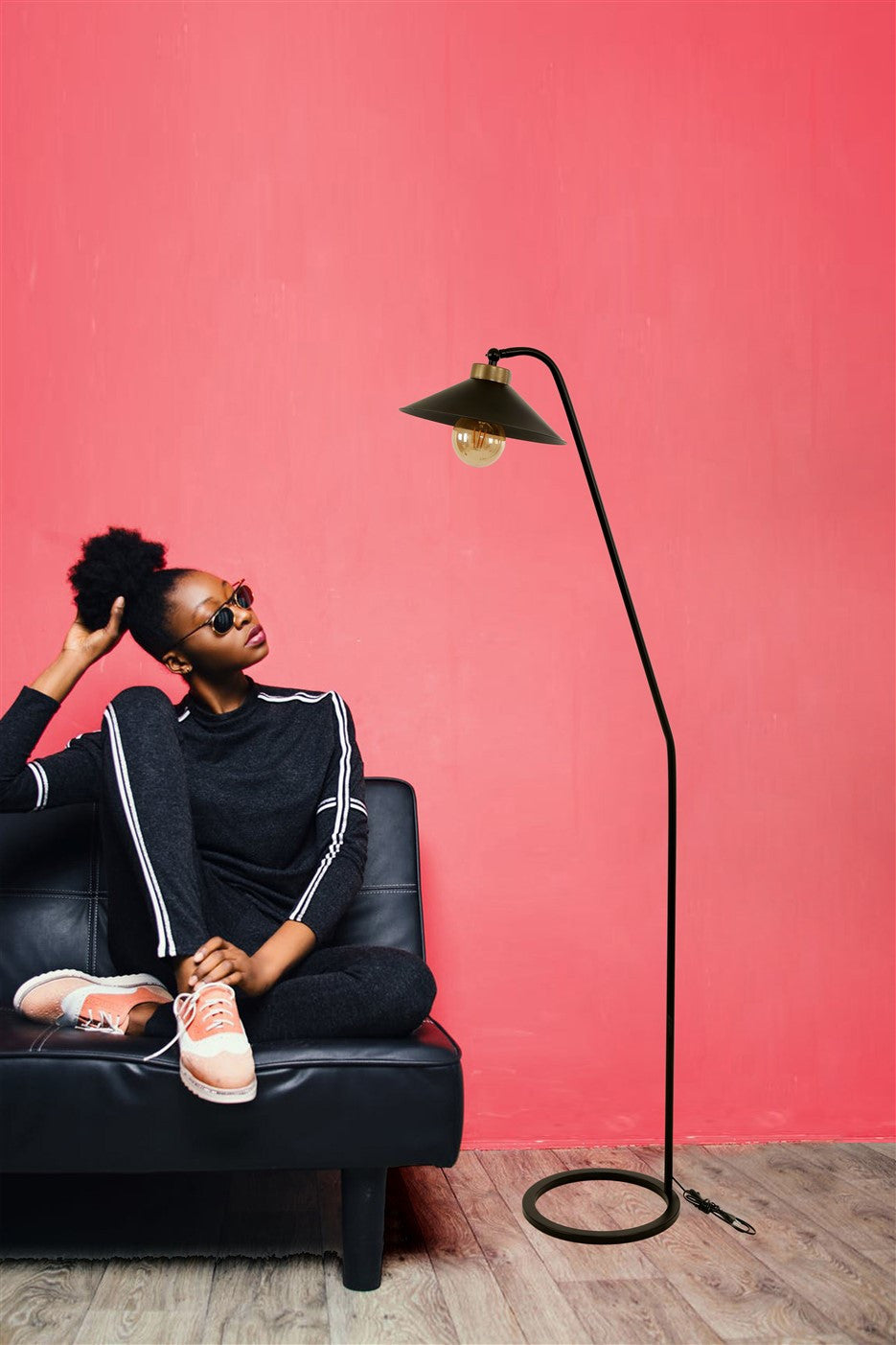 Candeeiro de Pé – 155 cm – Preto – Metal