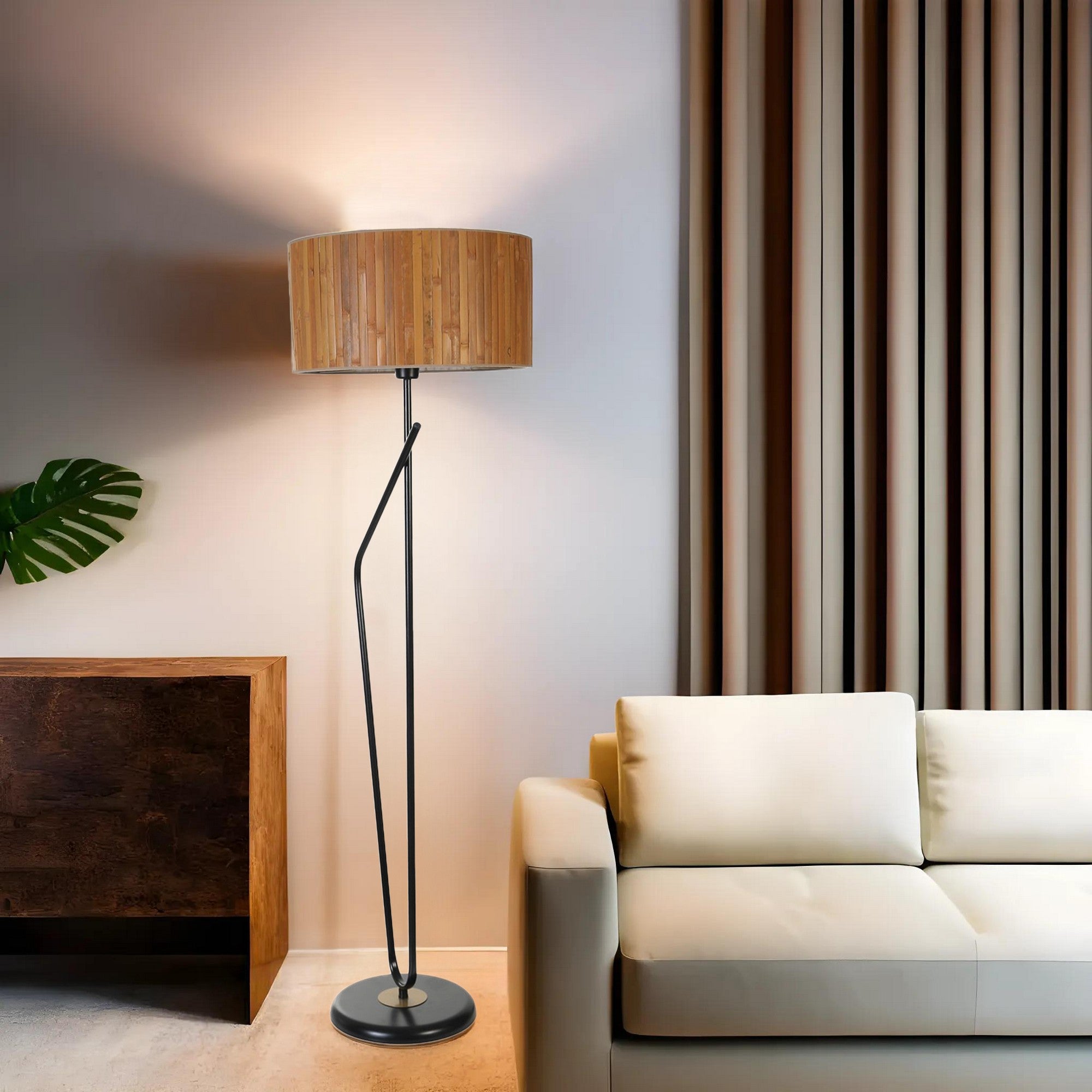 Candeeiro de Pé – 155 cm – Preto – Metal com Cúpula de Tecido