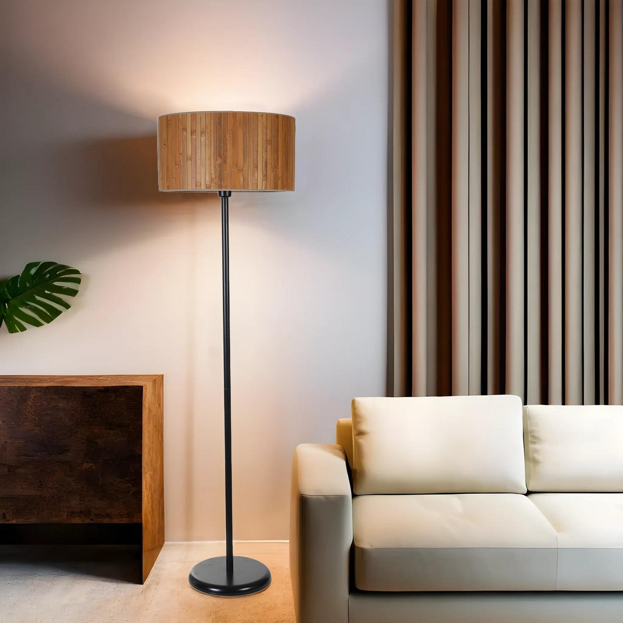 Candeeiro de Pé – 162 cm – Preto e Madeira – Metal e Bambu