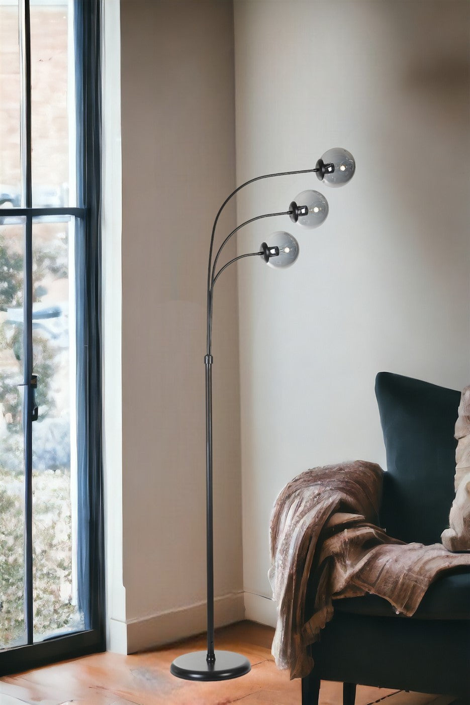 Candeeiro de Pé – 170 cm – Preto e Fumê – Metal e Vidro