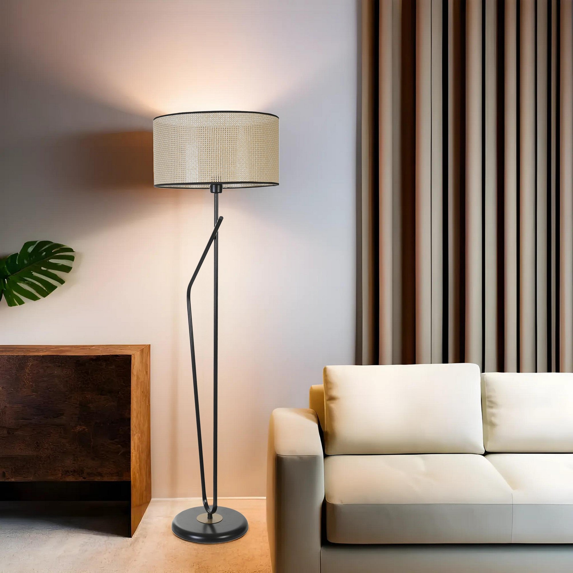 Candeeiro de Pé – 155 cm – Preto e Dourado – Metal