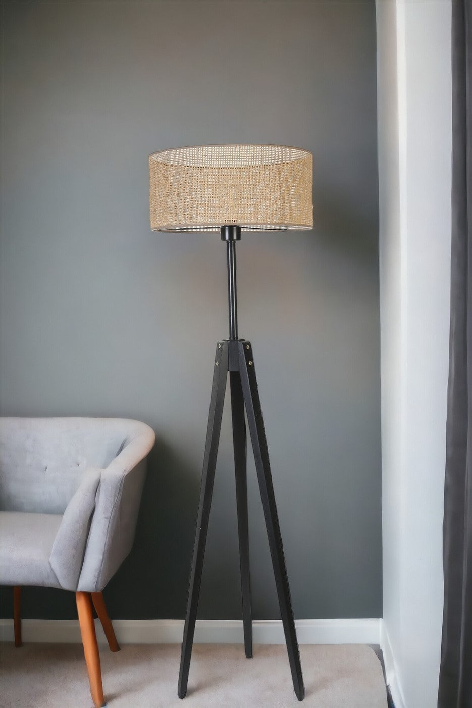Candeeiro de Pé – 155 cm – Preto e Dourado – Metal