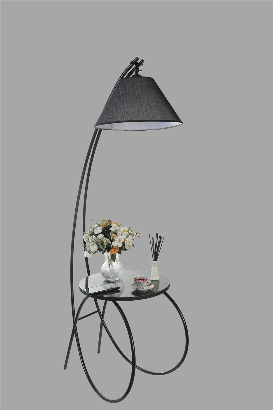 Candeeiro de Pé – 165 cm – Preto – Metal e Tecido