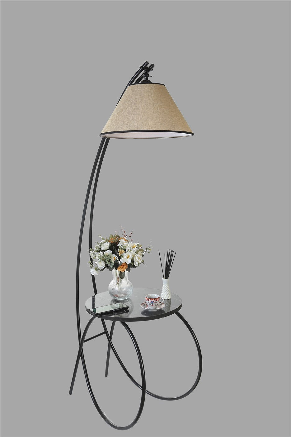Candeeiro de Pé – 165 cm – Preto e Creme – Metal e Tecido