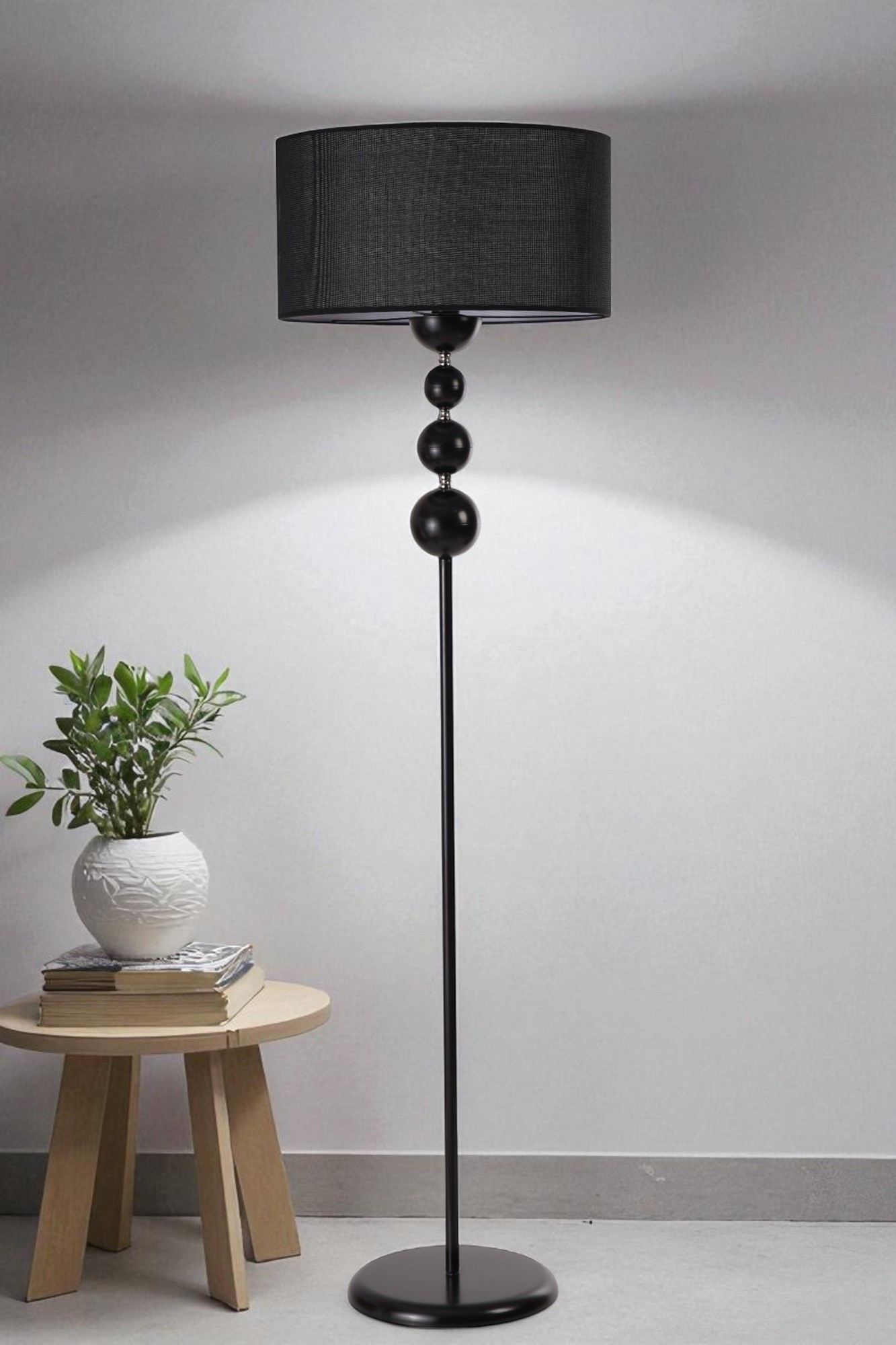 Candeeiro de Pé – 160 cm – Preto – Metal