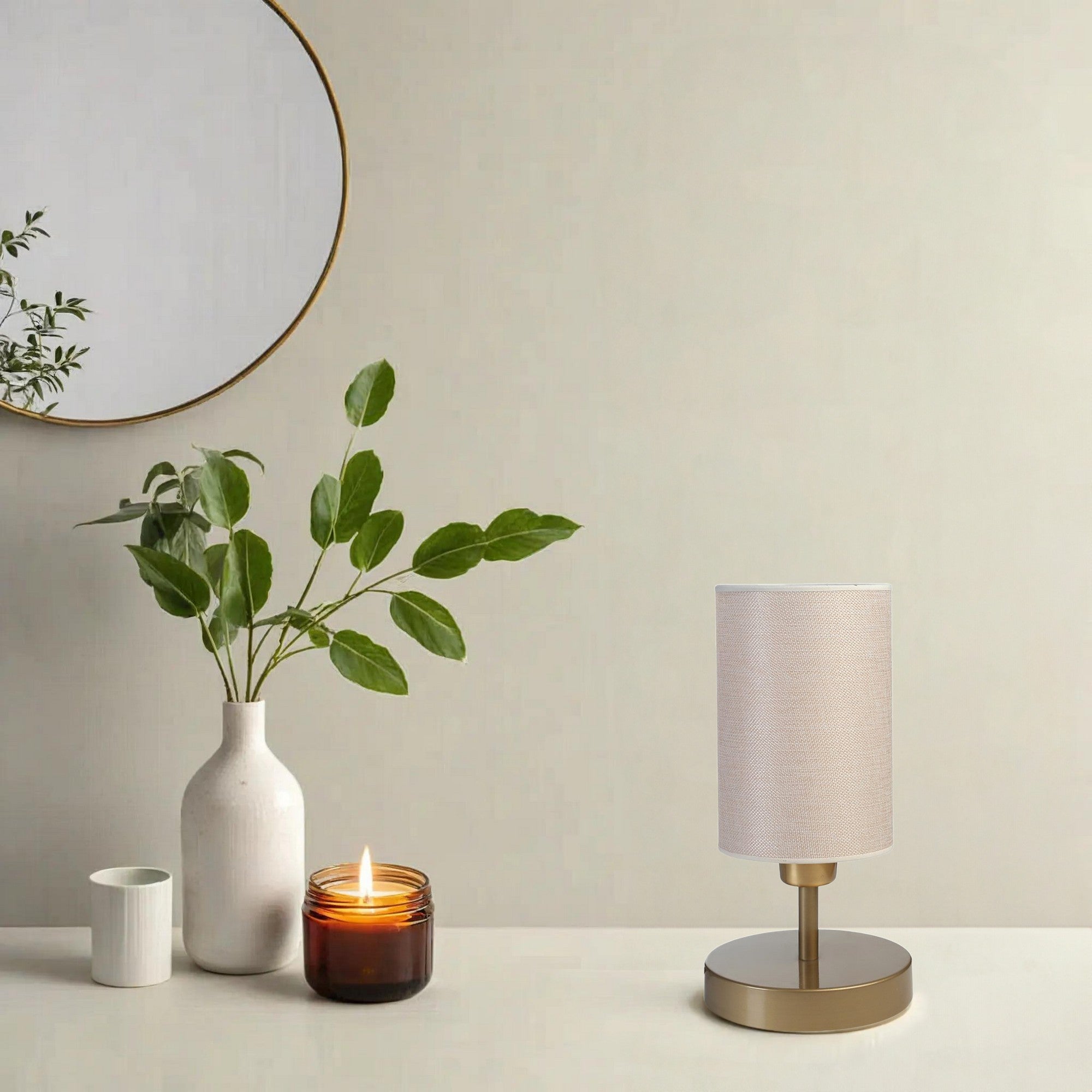 Candeeiro de Mesa – 34 cm – Creme e Dourado – Metal e Tecido