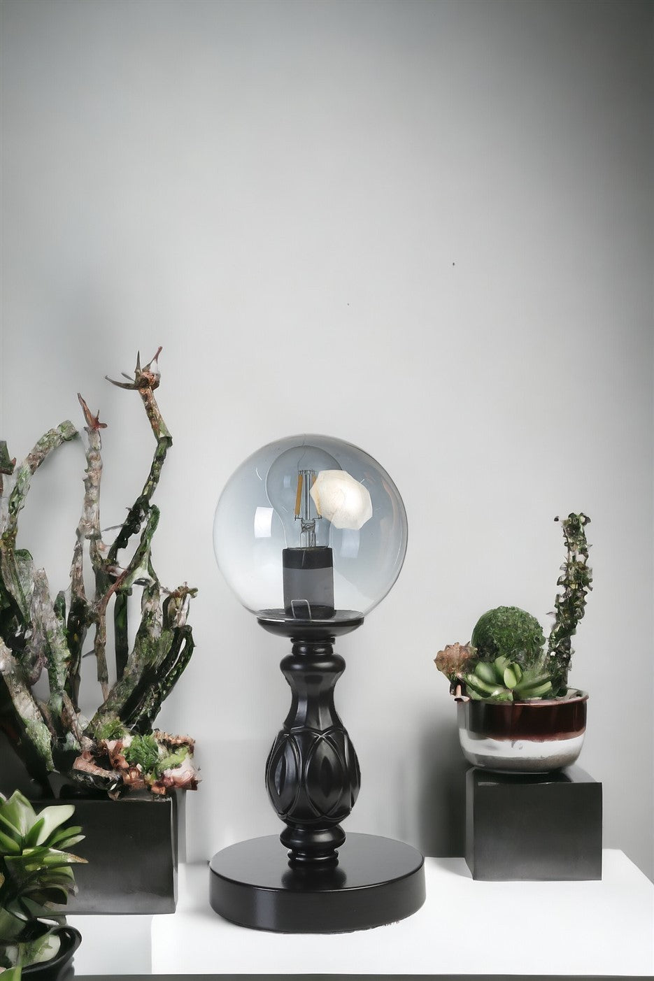 Candeeiro de Mesa – 35 cm – Preto e Fumê – Metal e Vidro