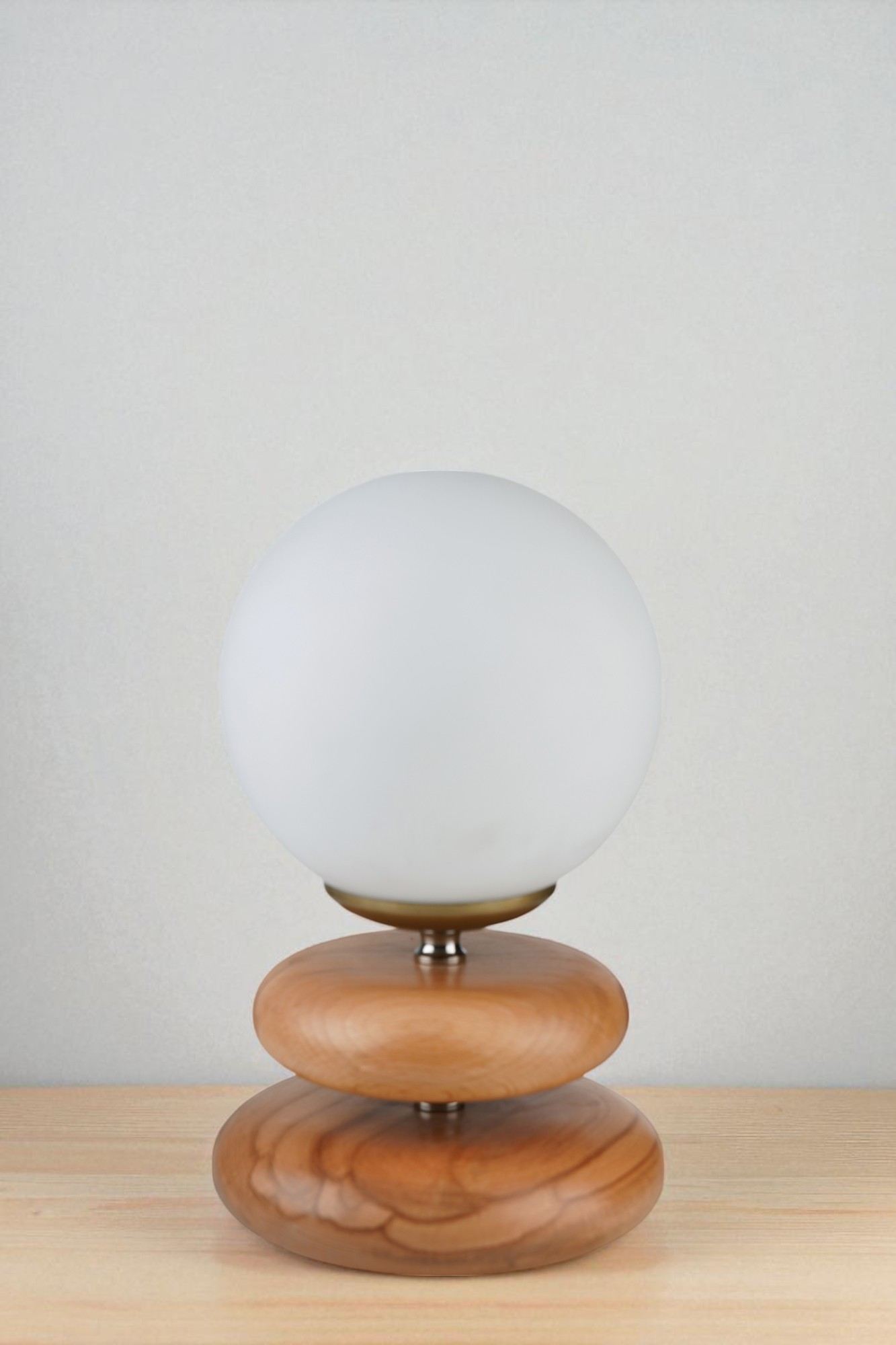Candeeiro de Mesa de madeira e vidro – Ø15 cm, 28 cm de altura – Branco e Carvalho