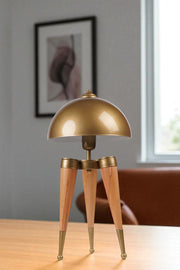 Candeeiro de Mesa de Madeira com Base de Metal – 50 cm de Altura – Ouro e Carvalho