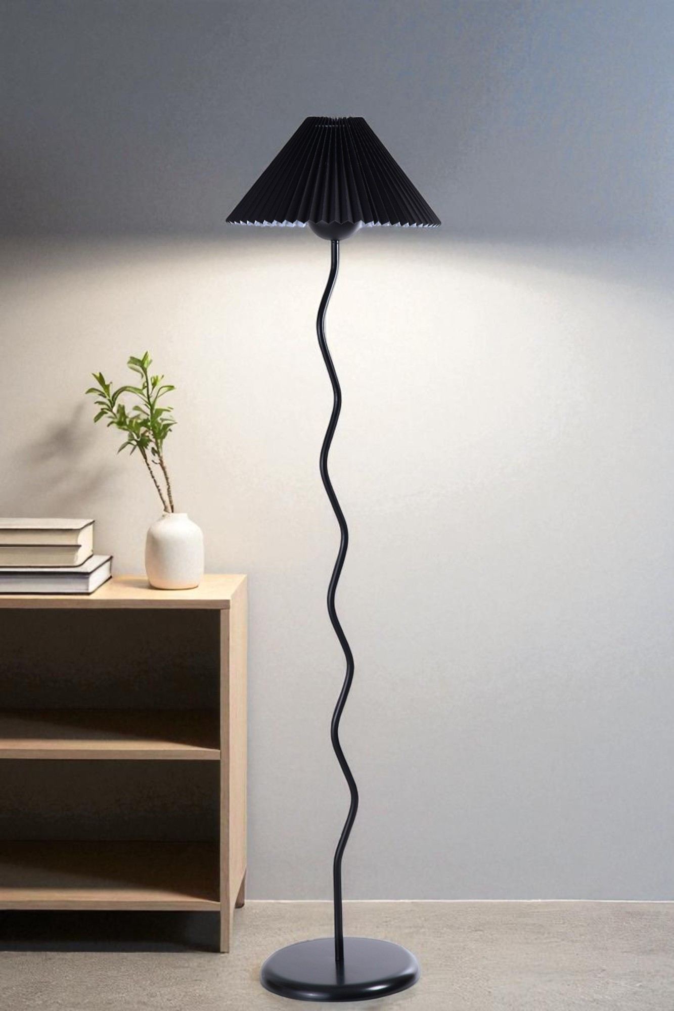 Candeeiro de Pé – 155 cm – Preto – Metal com PVC