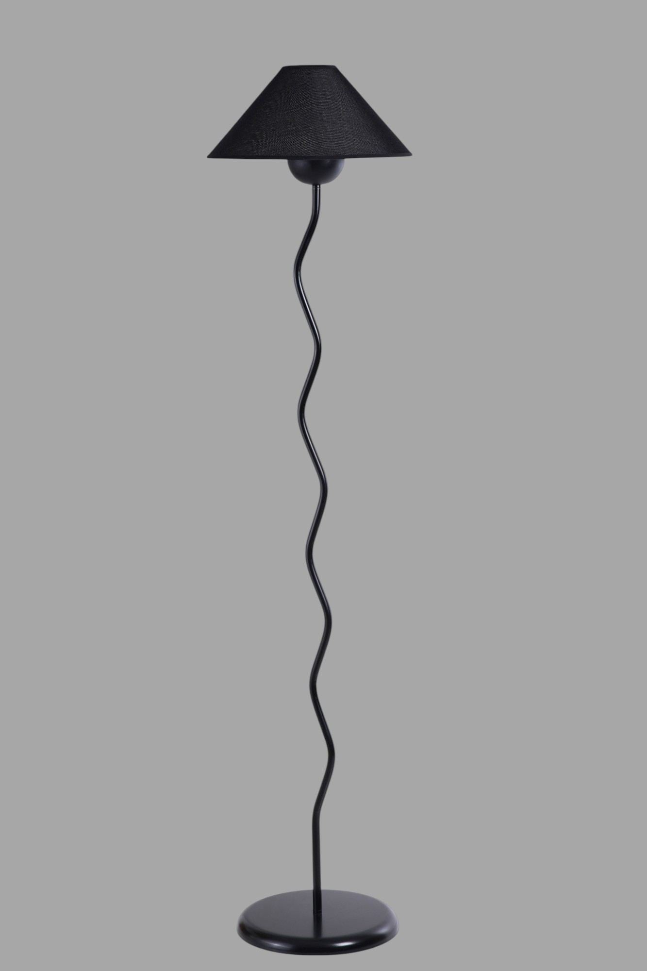 Candeeiro de Pé – 155 cm – Preto – Metal e Tecido