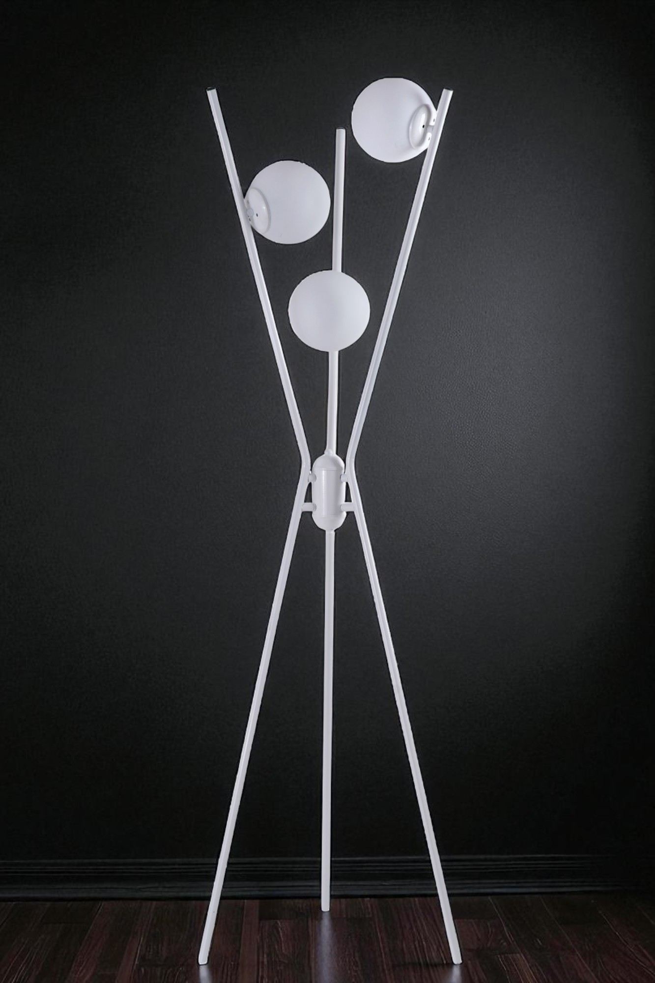 Candeeiro de Pé – 155 cm – Branco – Metal e Vidro