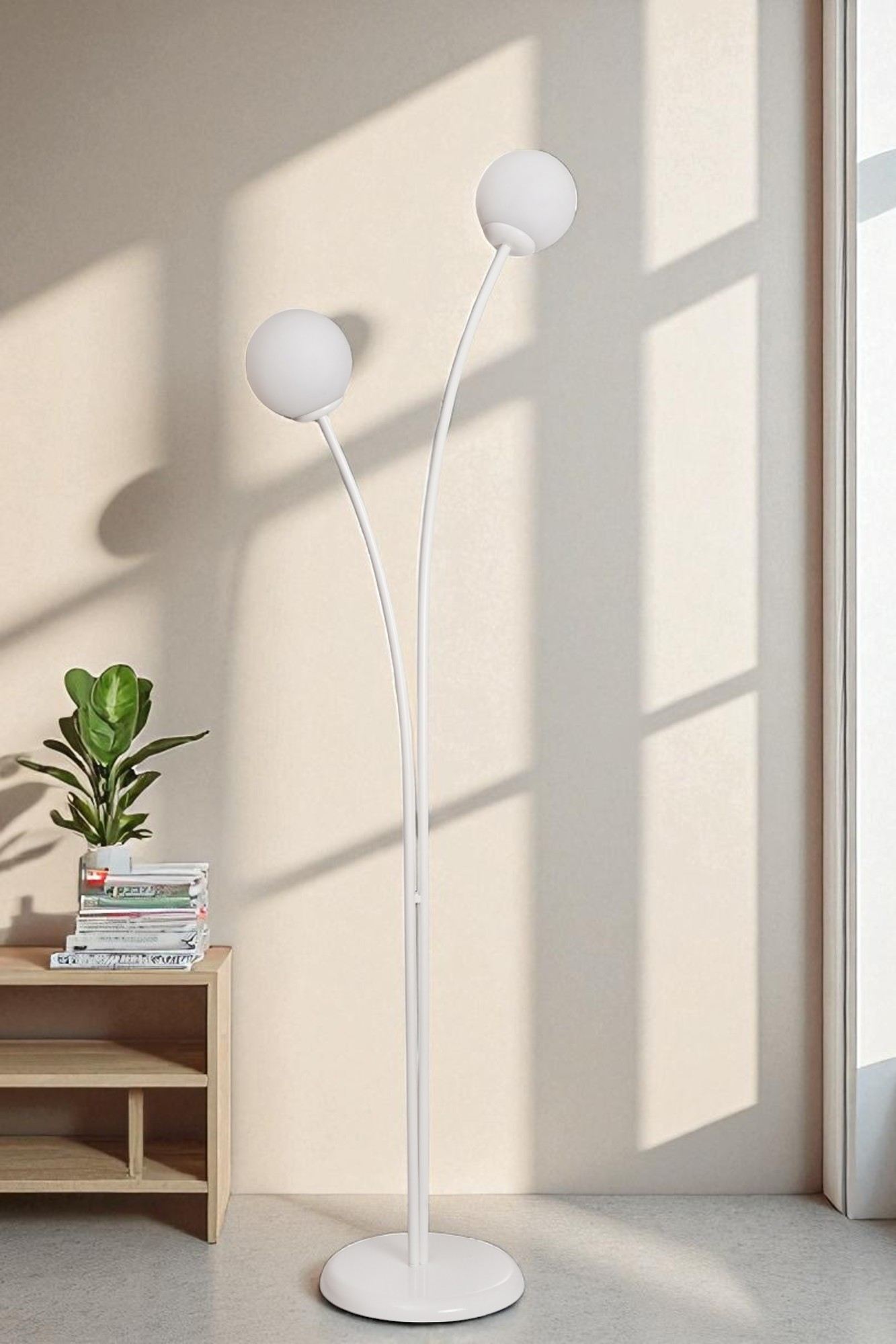 Candeeiro de Pé – 165 cm – Branco – Metal e Vidro