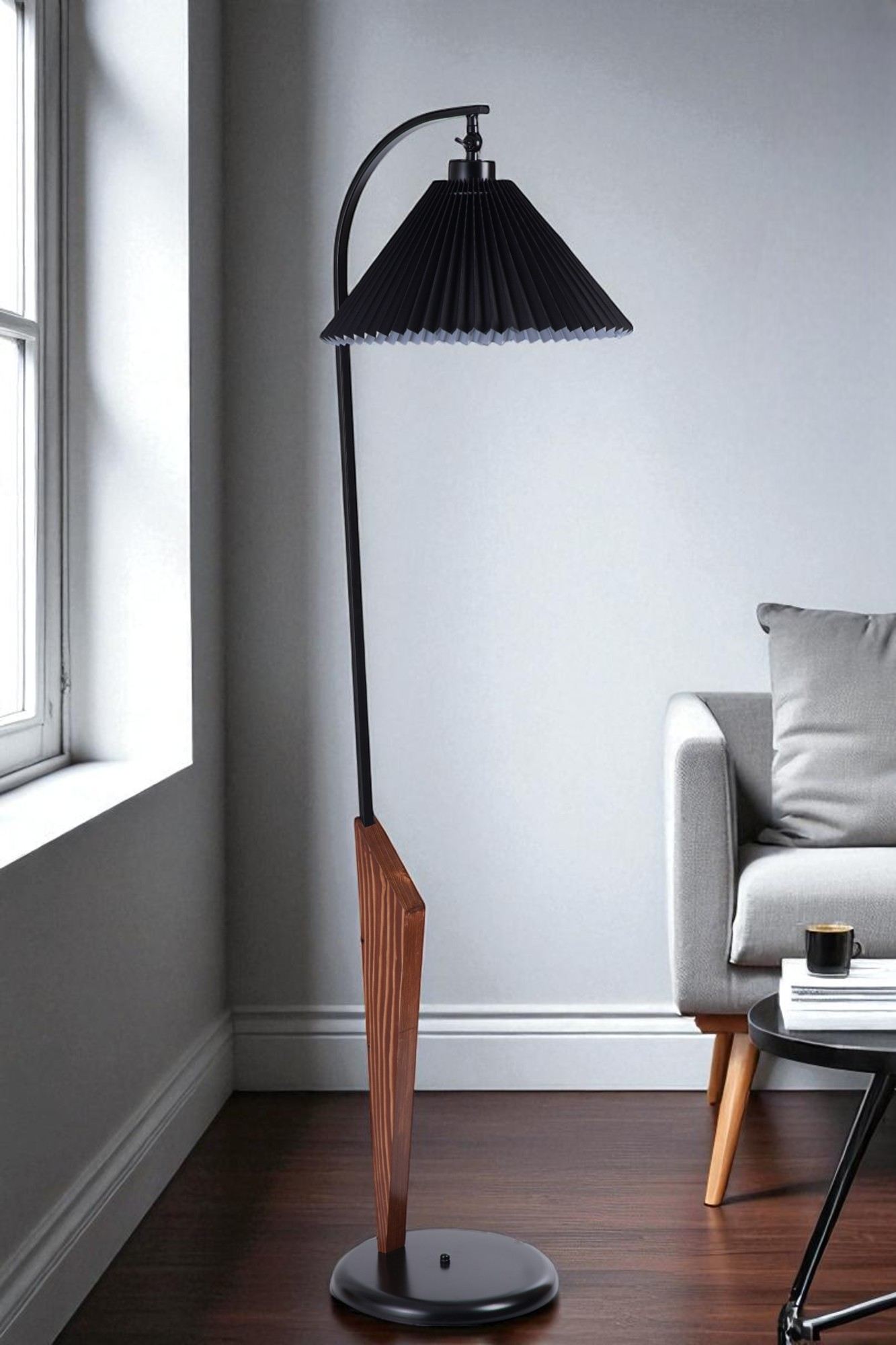 Candeeiro de Pé – 150 cm de Altura – Preto e Noz – Metal e Madeira