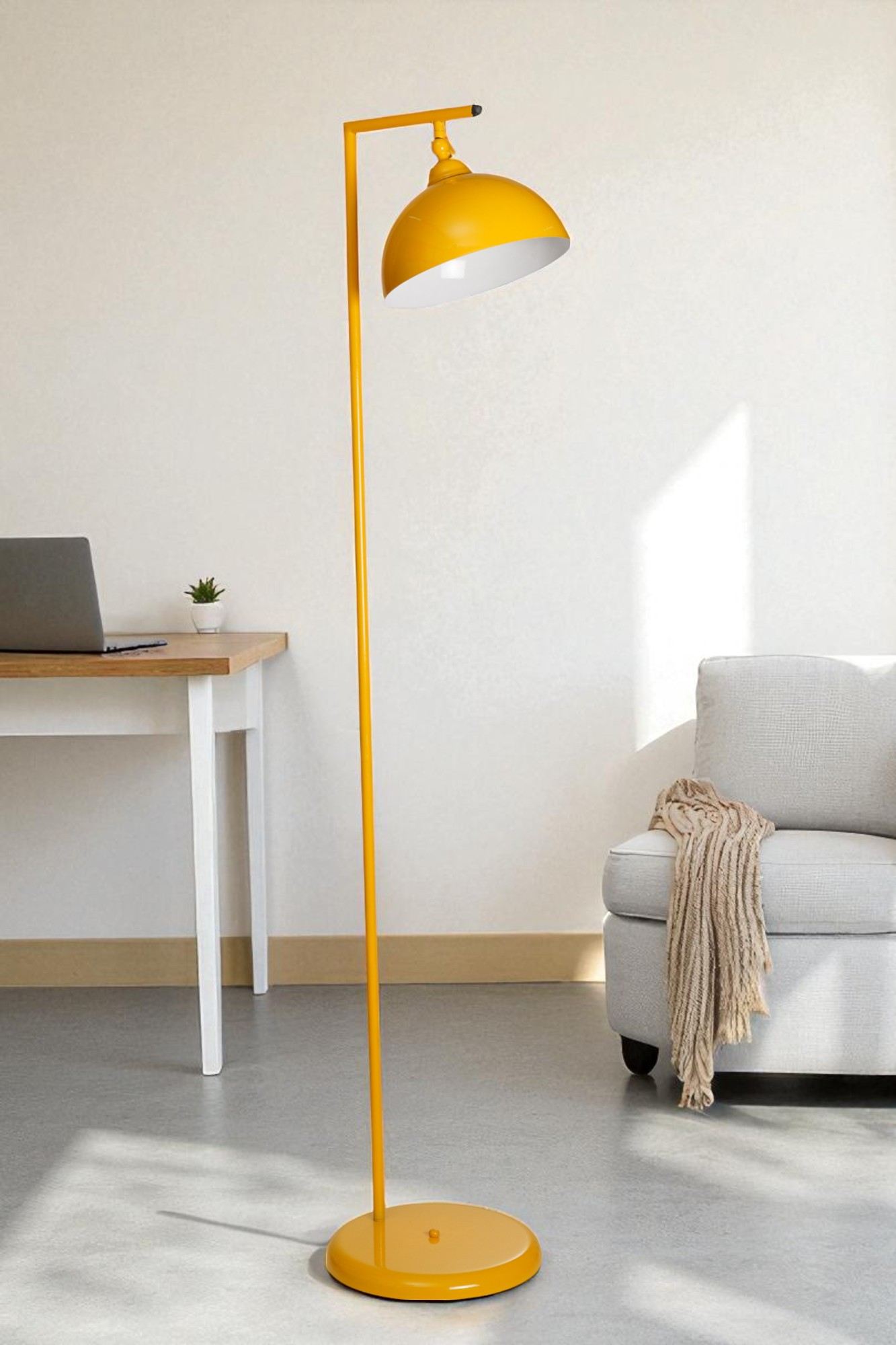 Candeeiro de Pé – 154 cm de Altura – Cor Mostarda – Metal