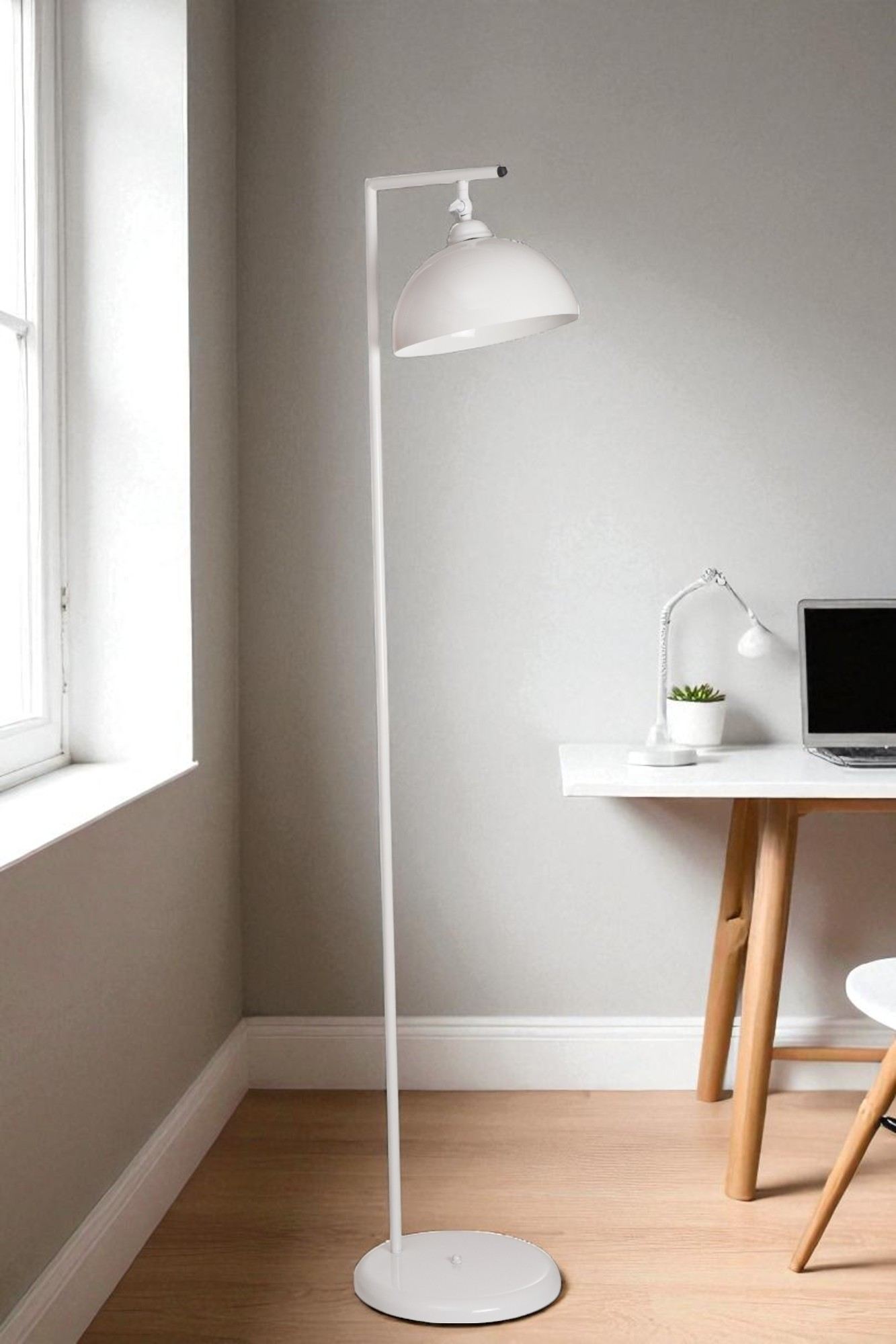Candeeiro de Pé – 154 cm de Altura – Branco – Metal