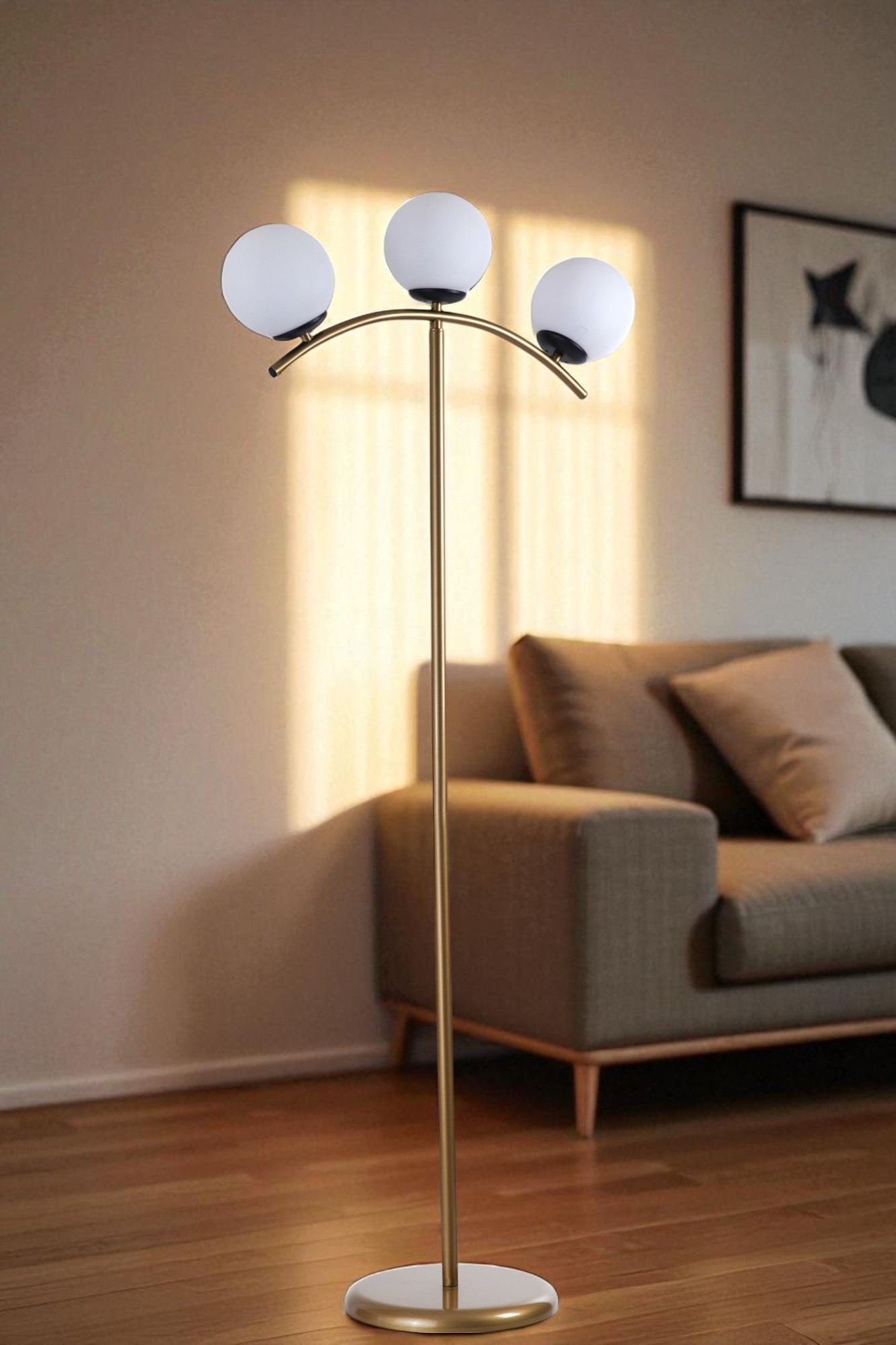 Candeeiro de Pé – 154 cm de Altura – Branco e Dourado – Metal e Vidro