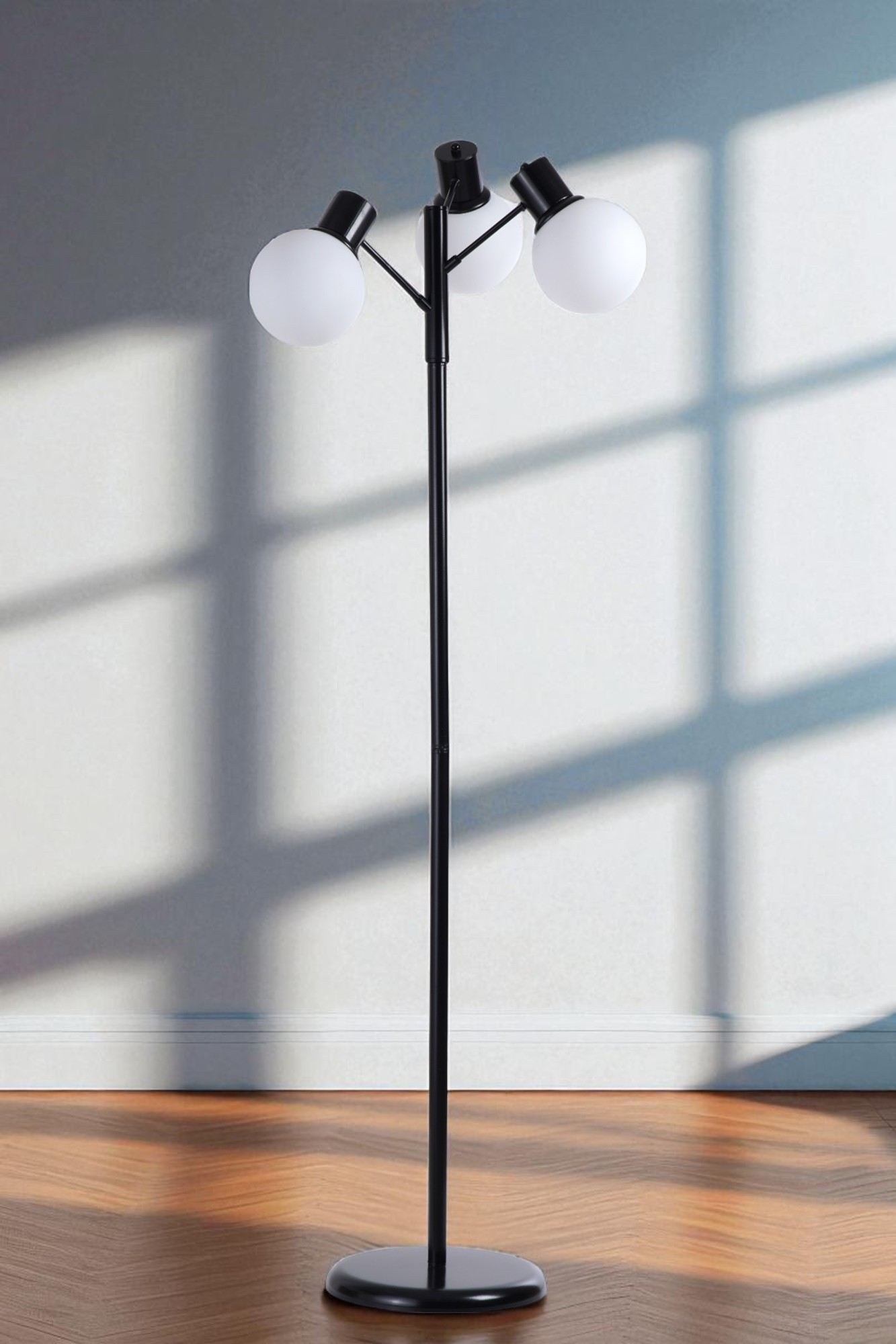 Candeeiro de Pé – 158 cm de altura – Branco e Preto – Metal e vidro