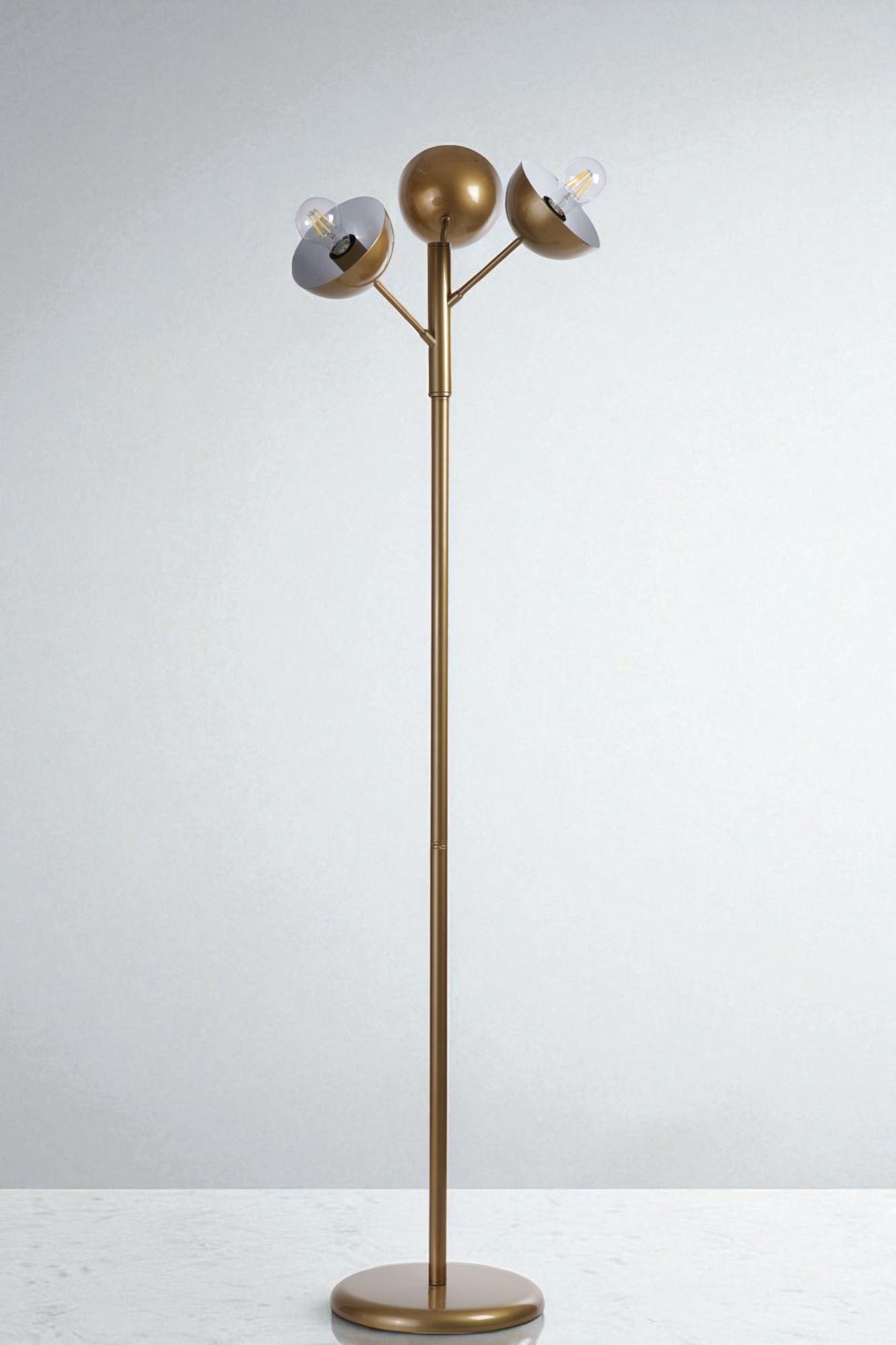 Candeeiro de Pé – 162 cm de Altura – Dourado – Metal