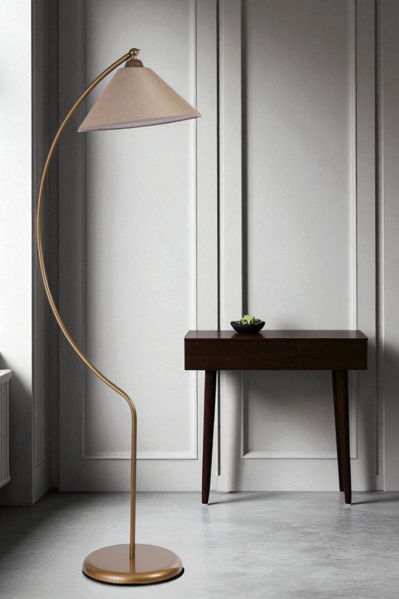 Candeeiro de Pé – 150 cm de altura – Bege e Dourado – Metal e Tecido