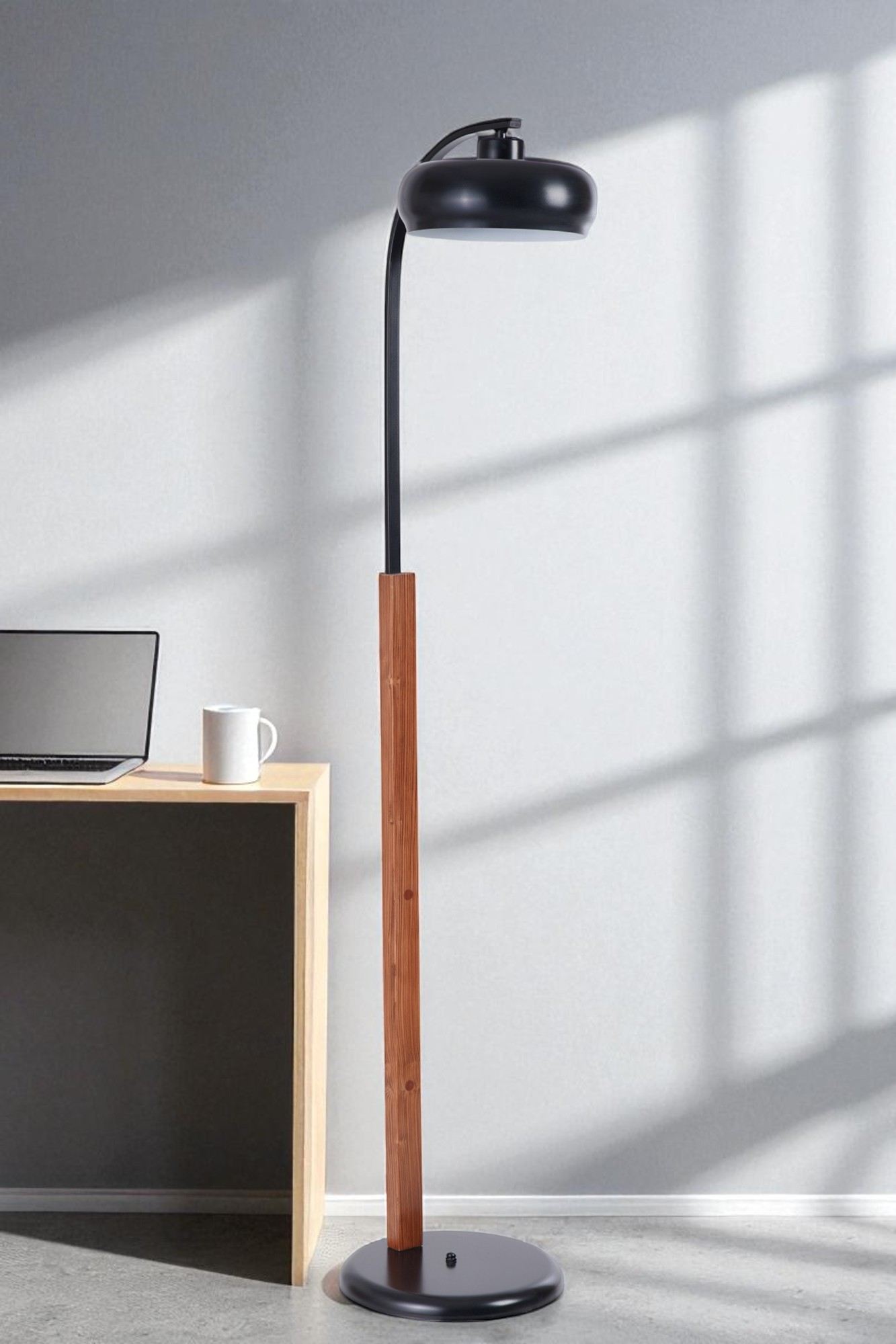 Candeeiro de Pé – 150 cm – Preto e Nogueira – Metal e Madeira