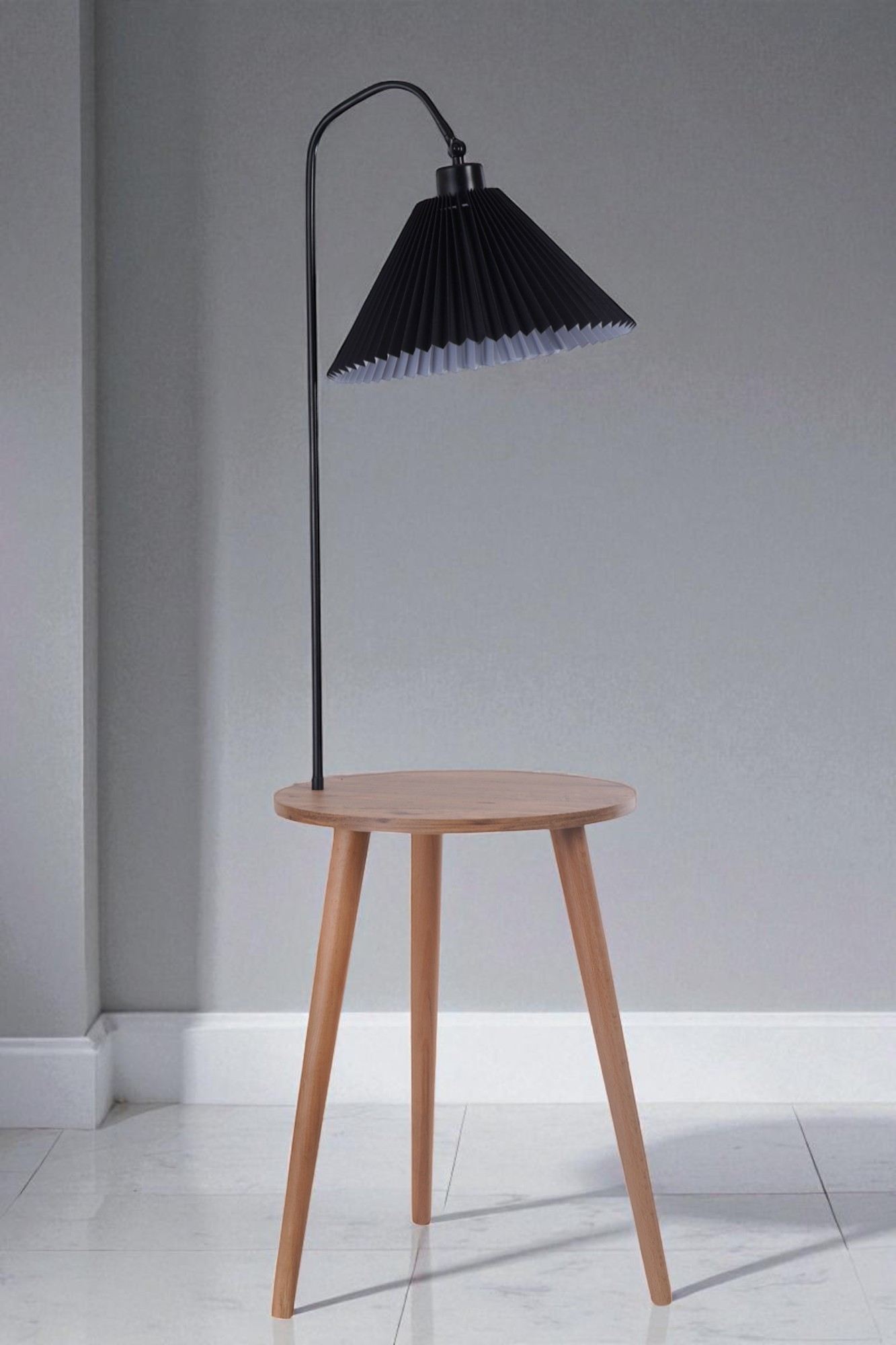 Candeeiro de Pé com mesa de madeira de faia – 148 cm de altura – Preto e Faia – Metal e madeira de faia