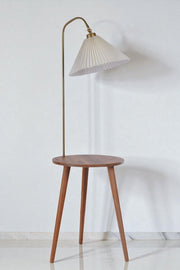 Candeeiro de Pé com Mesa de madeira de faia – 148 cm de altura – creme e dourado – metal