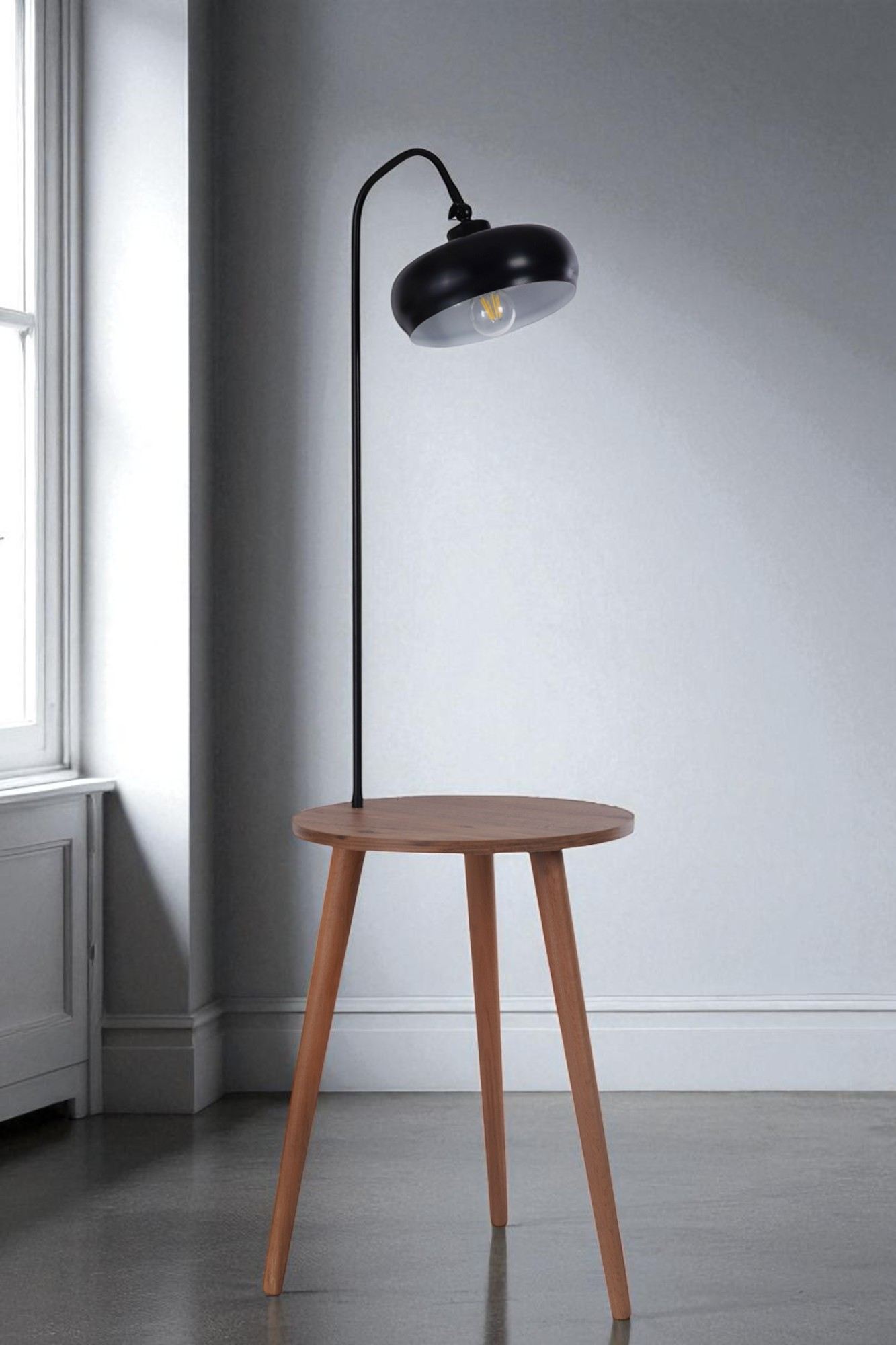 Candeeiro de Pé – 148 cm de altura – preto e faia – metal e madeira de faia