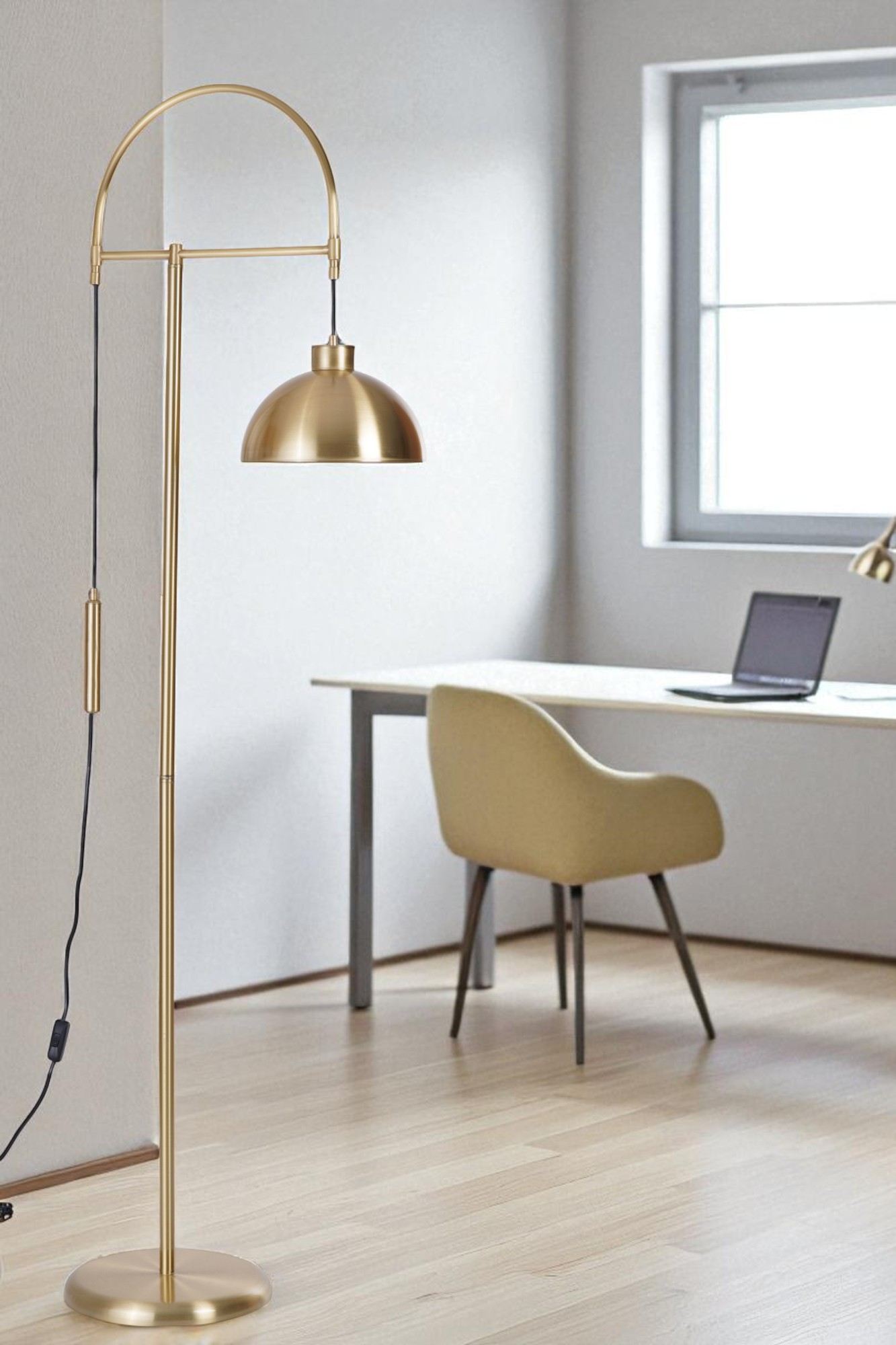 Candeeiro de Pé – 170 cm de Altura – Dourada – Metal