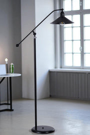 Candeeiro de Pé – 155 cm – Preto – Metal