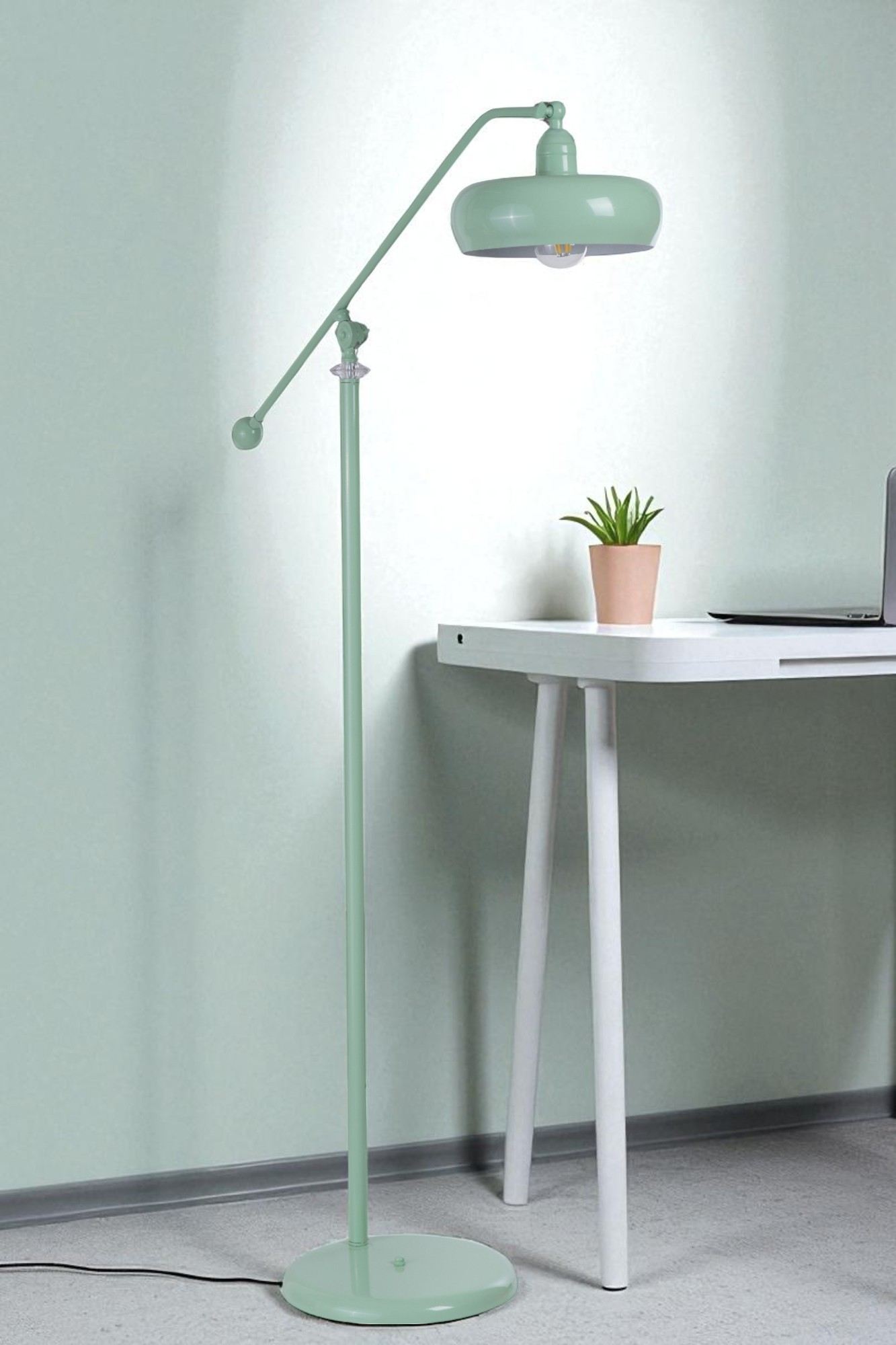 Candeeiro de Pé – 155 cm – Menta – Metal